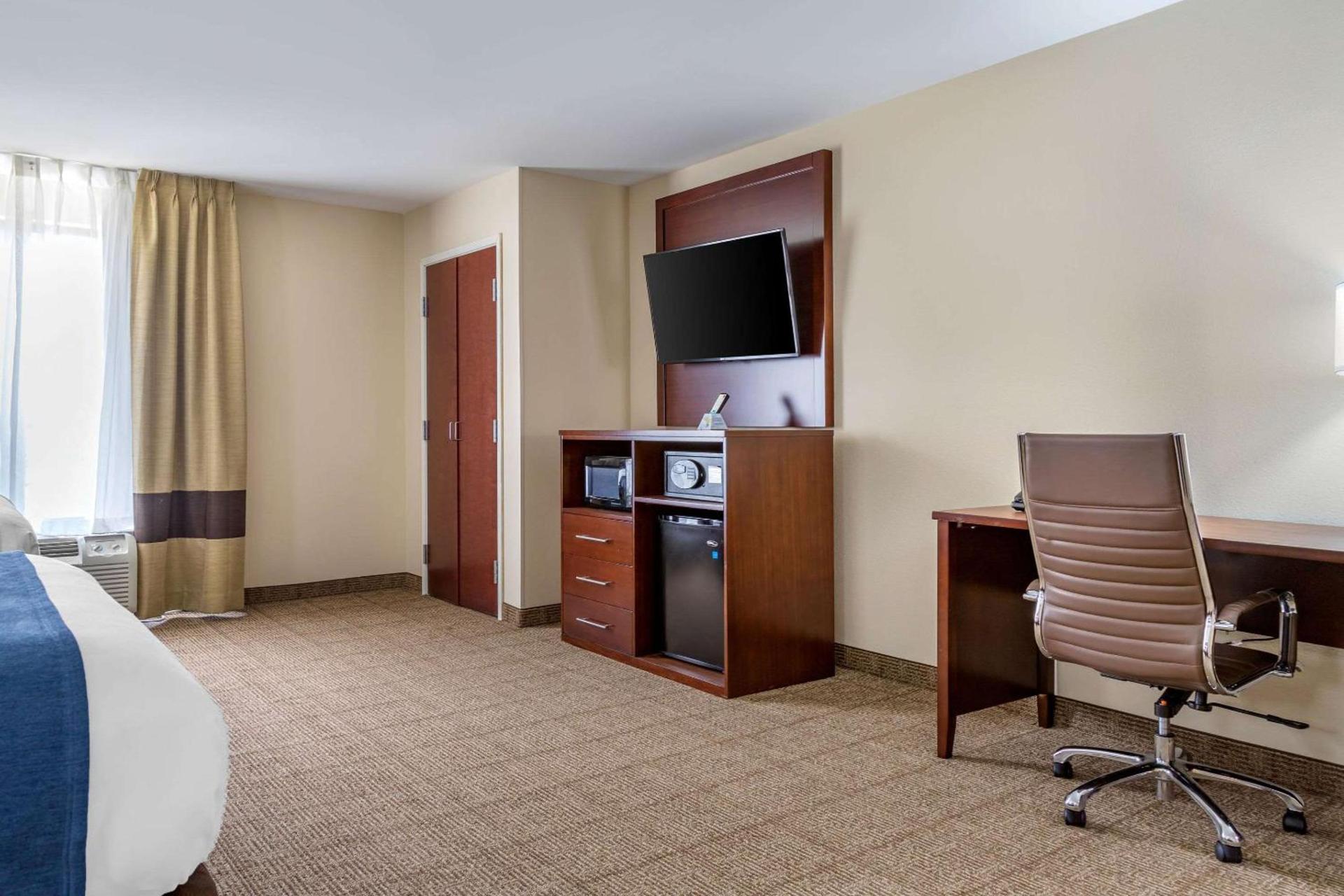 Comfort Suites Savannah Gateway I-95 photo 26