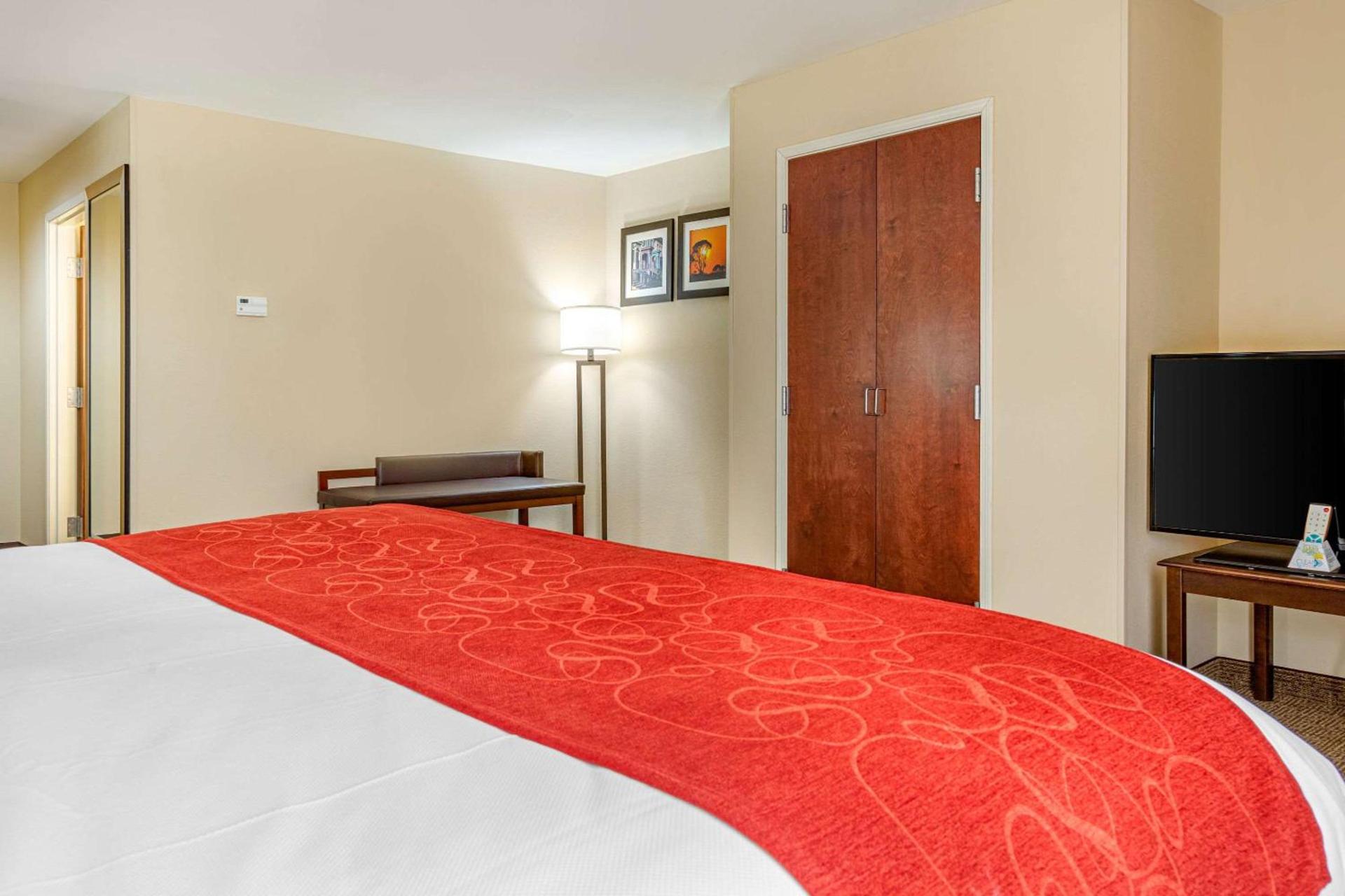 Comfort Suites Savannah Gateway I-95 photo 22