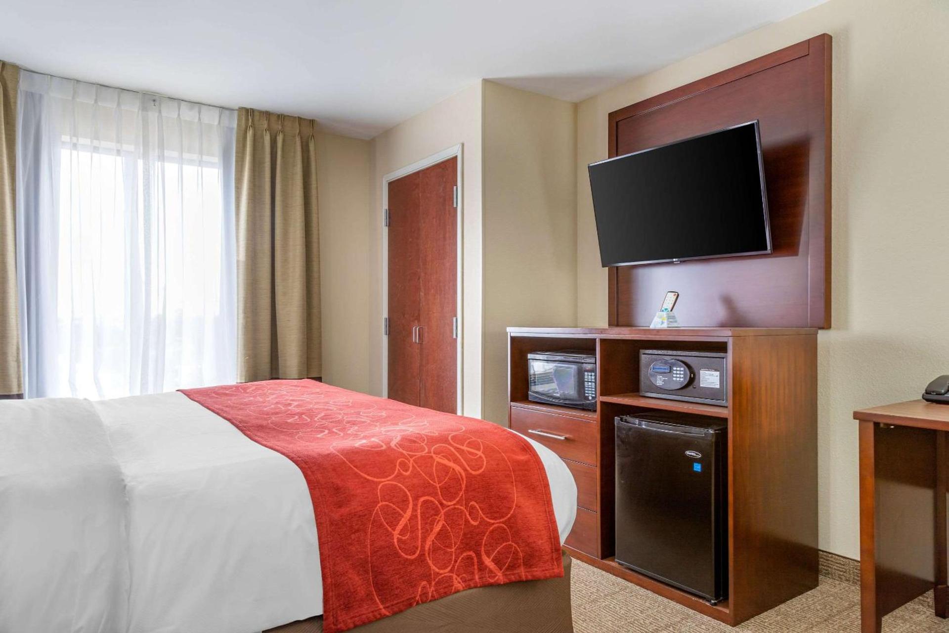 Comfort Suites Savannah Gateway I-95 photo 13