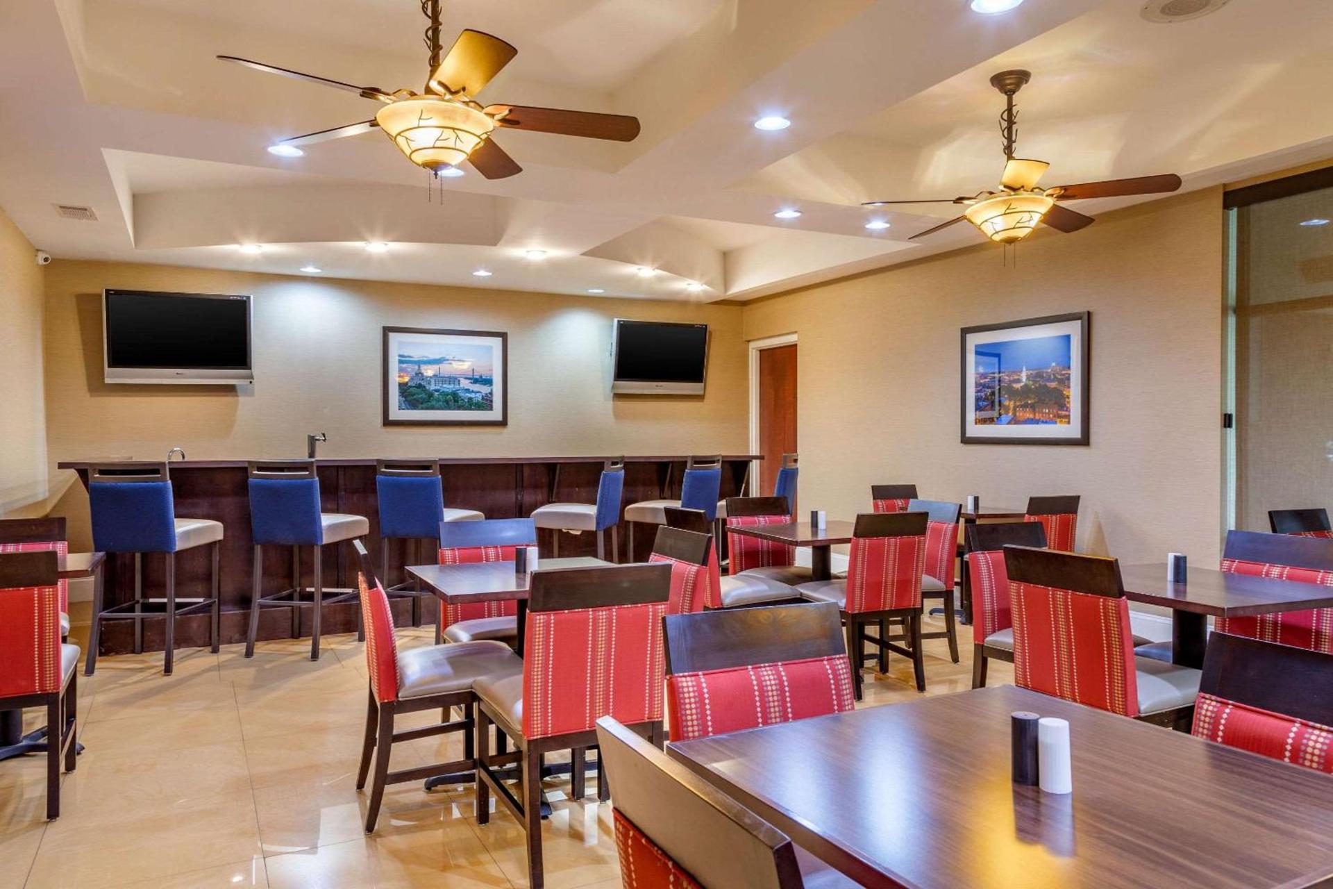 Comfort Suites Savannah Gateway I-95 photo 40