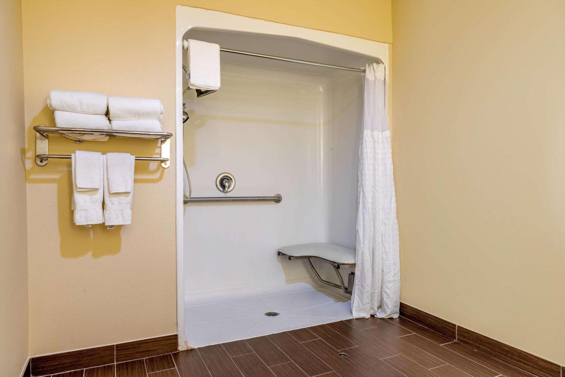 Comfort Suites Savannah Gateway I-95 photo 27