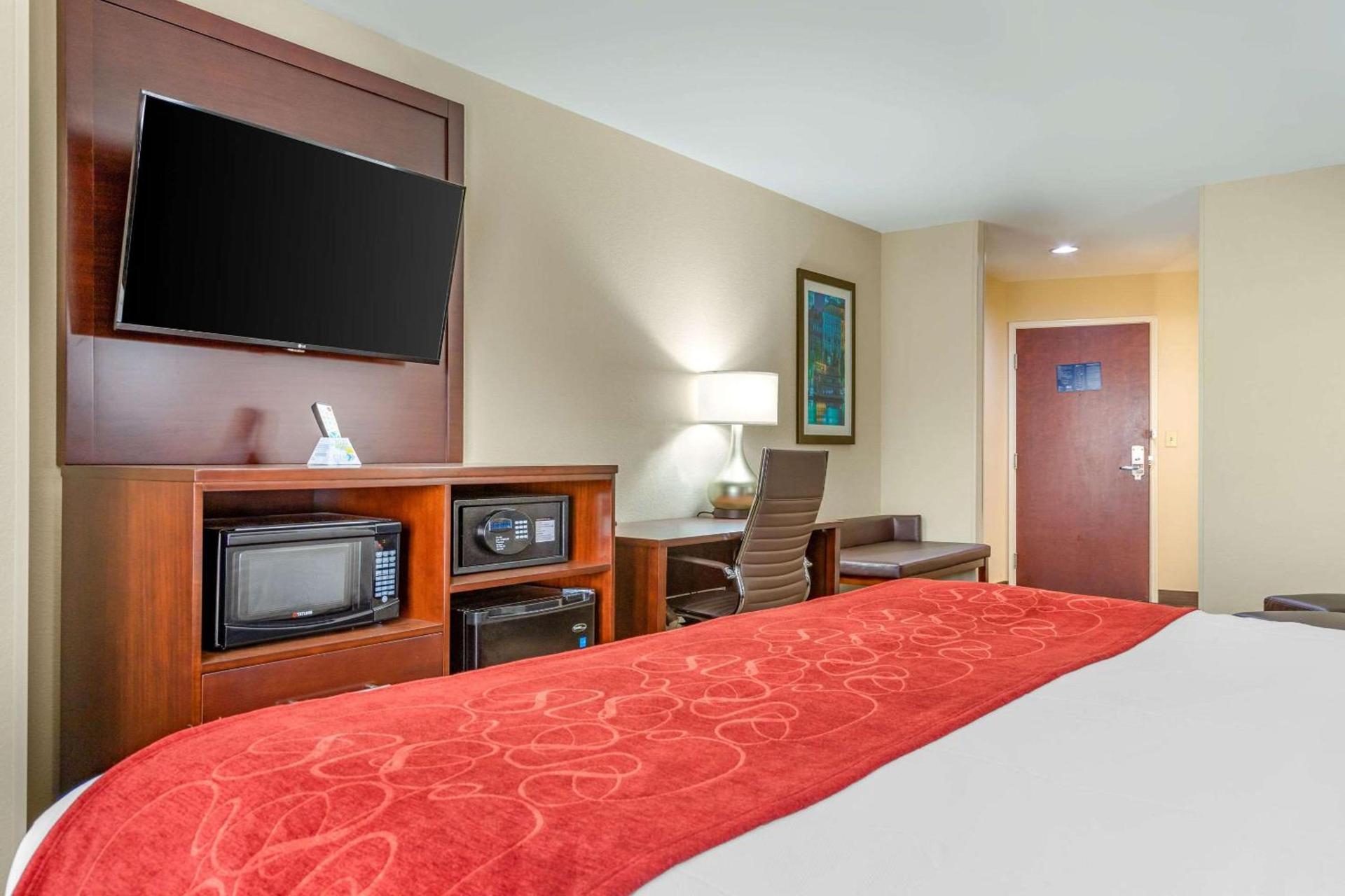 Comfort Suites Savannah Gateway I-95 photo 14