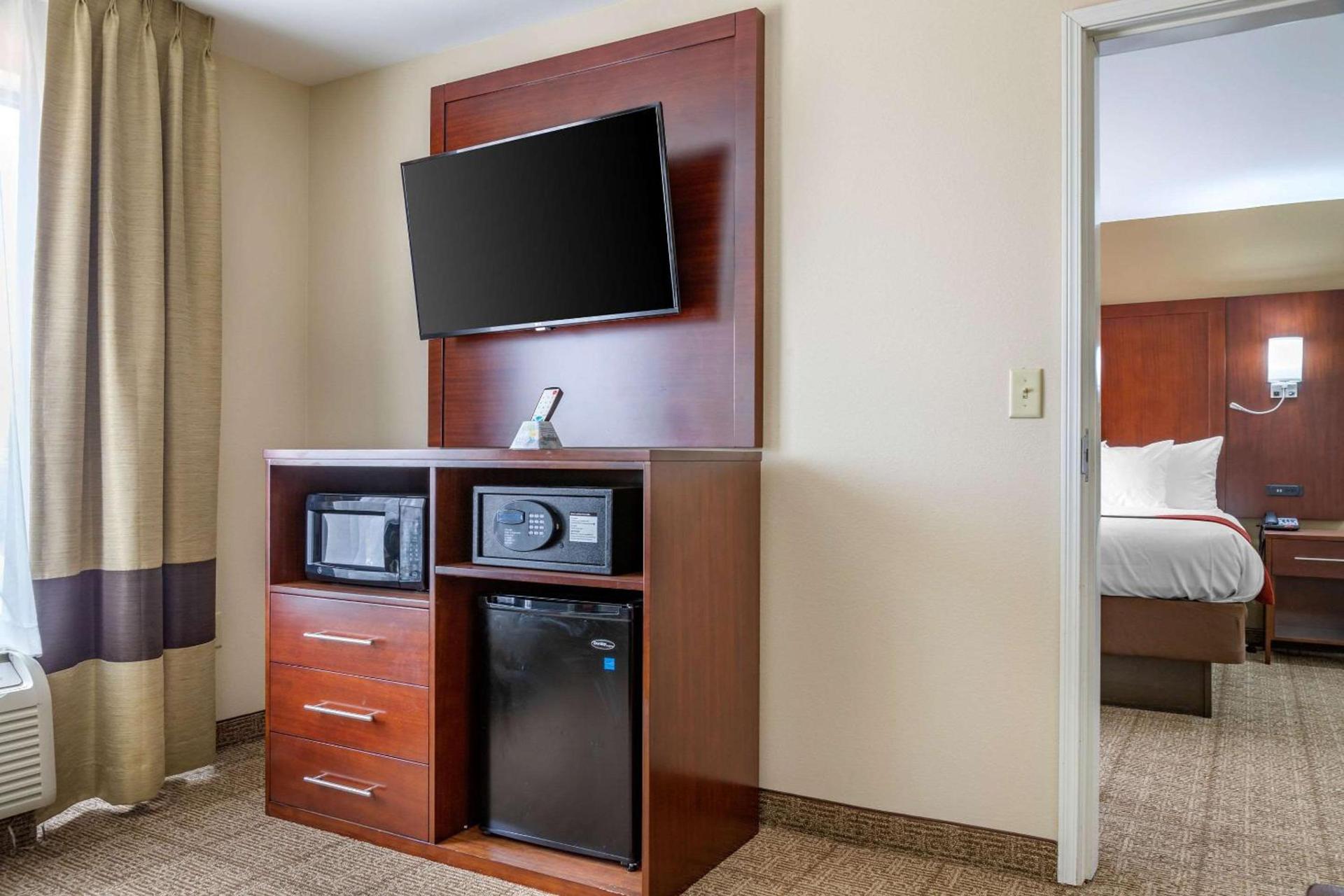Comfort Suites Savannah Gateway I-95 photo 18