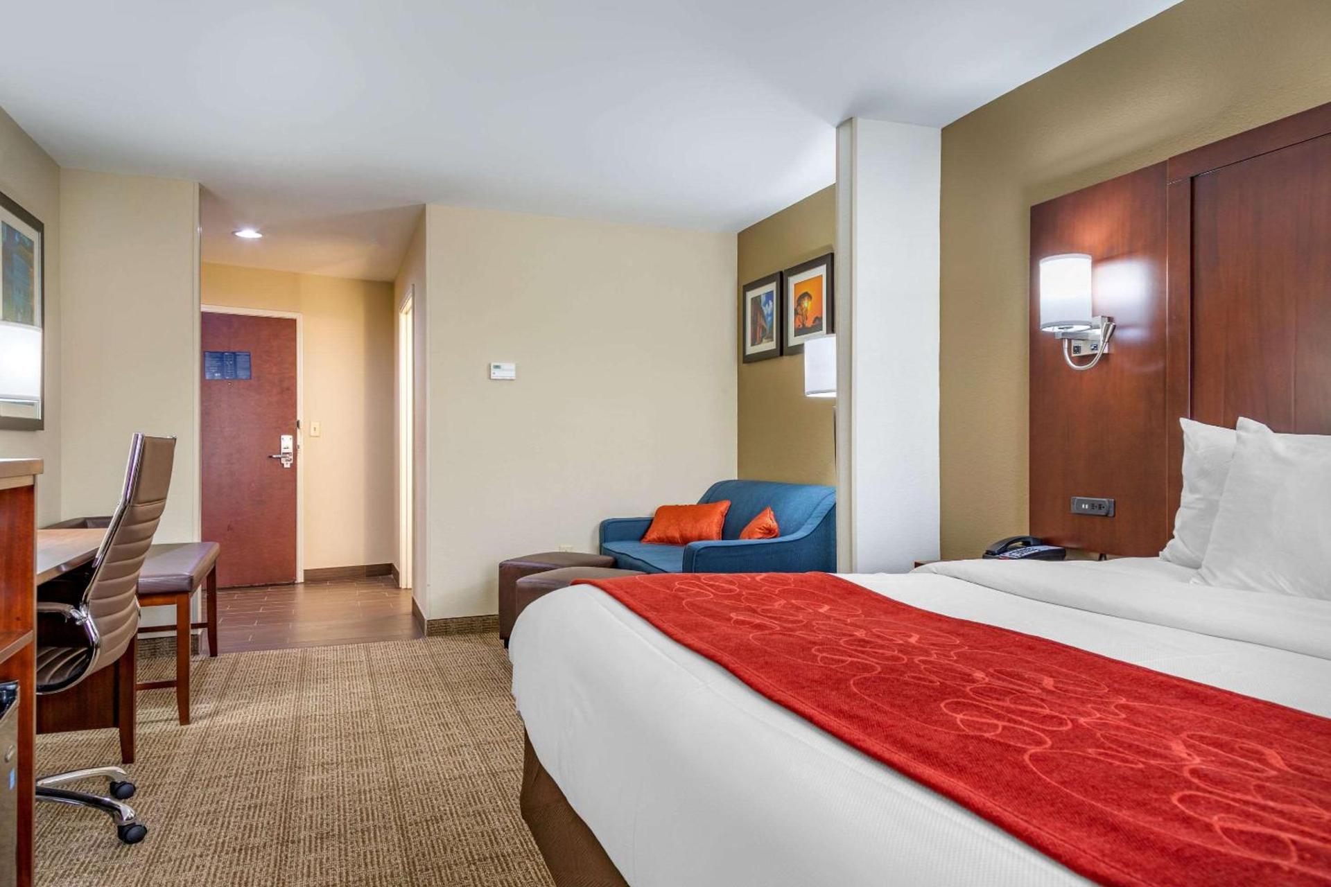 Comfort Suites Savannah Gateway I-95 photo 12