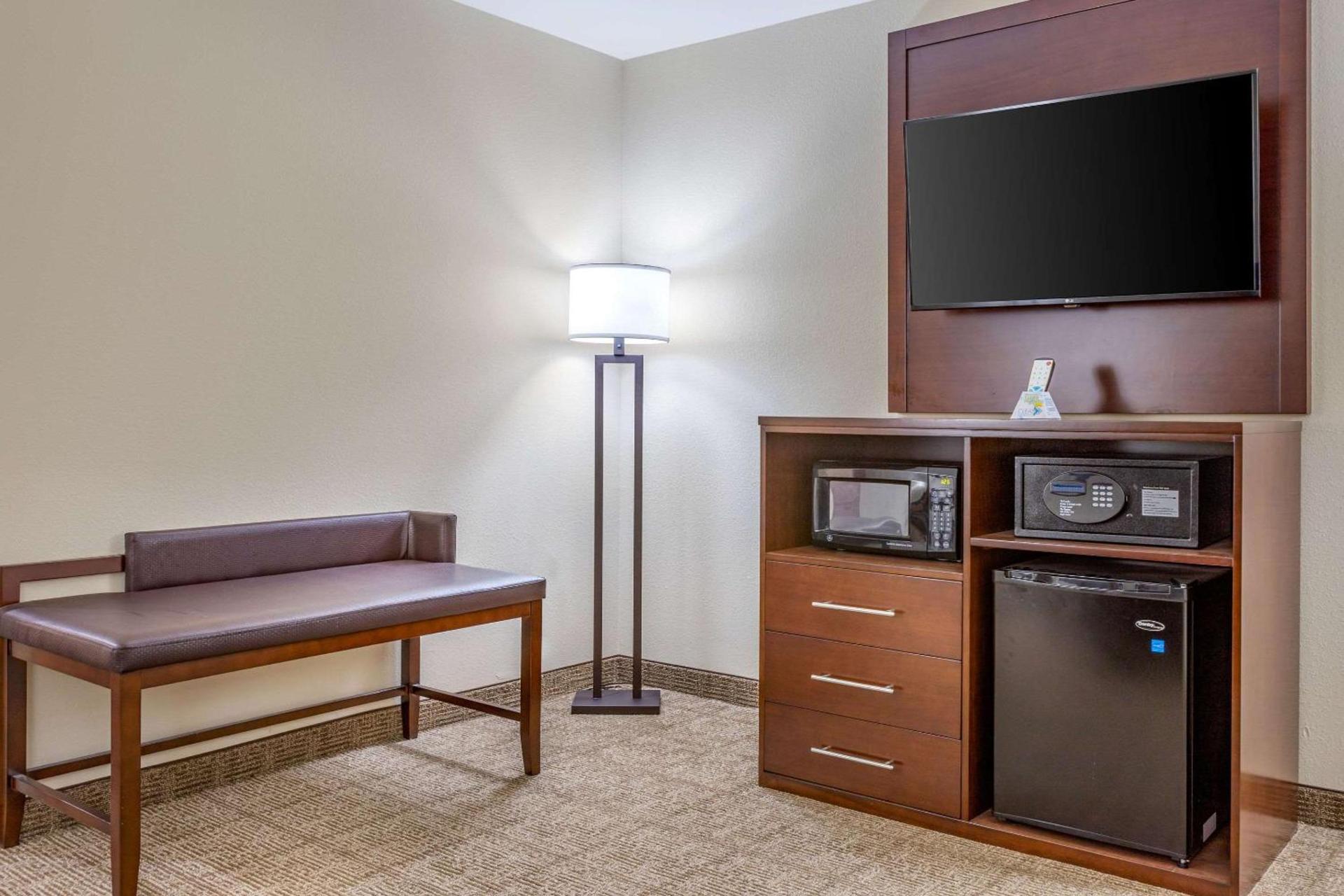 Comfort Suites Savannah Gateway I-95 photo 21