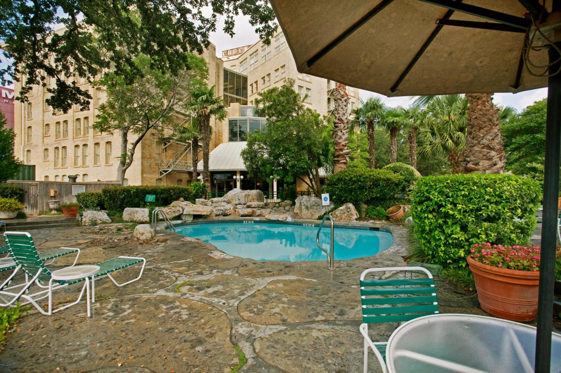 The Crockett Hotel photo 2