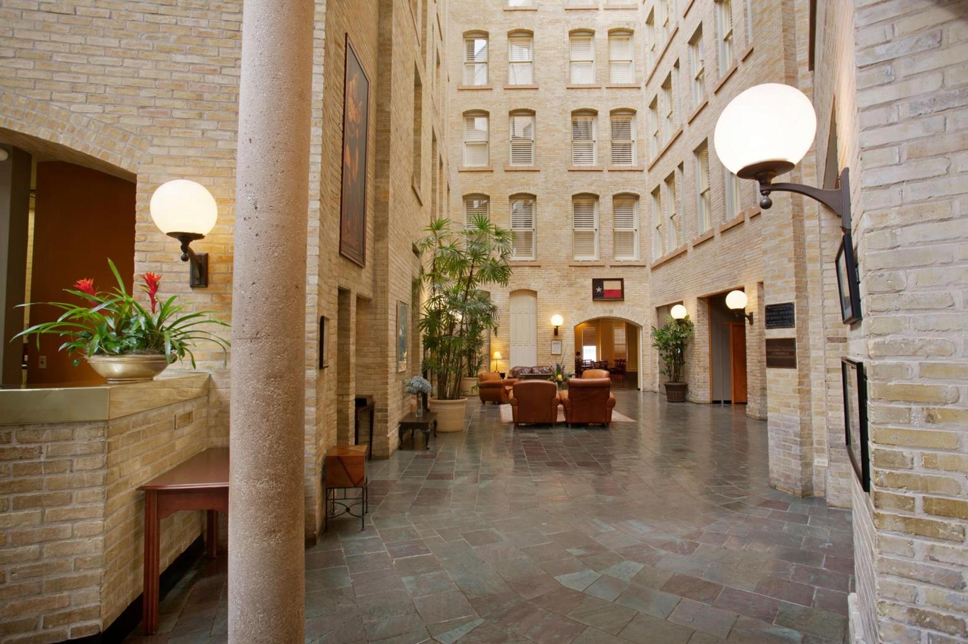 The Crockett Hotel photo 4