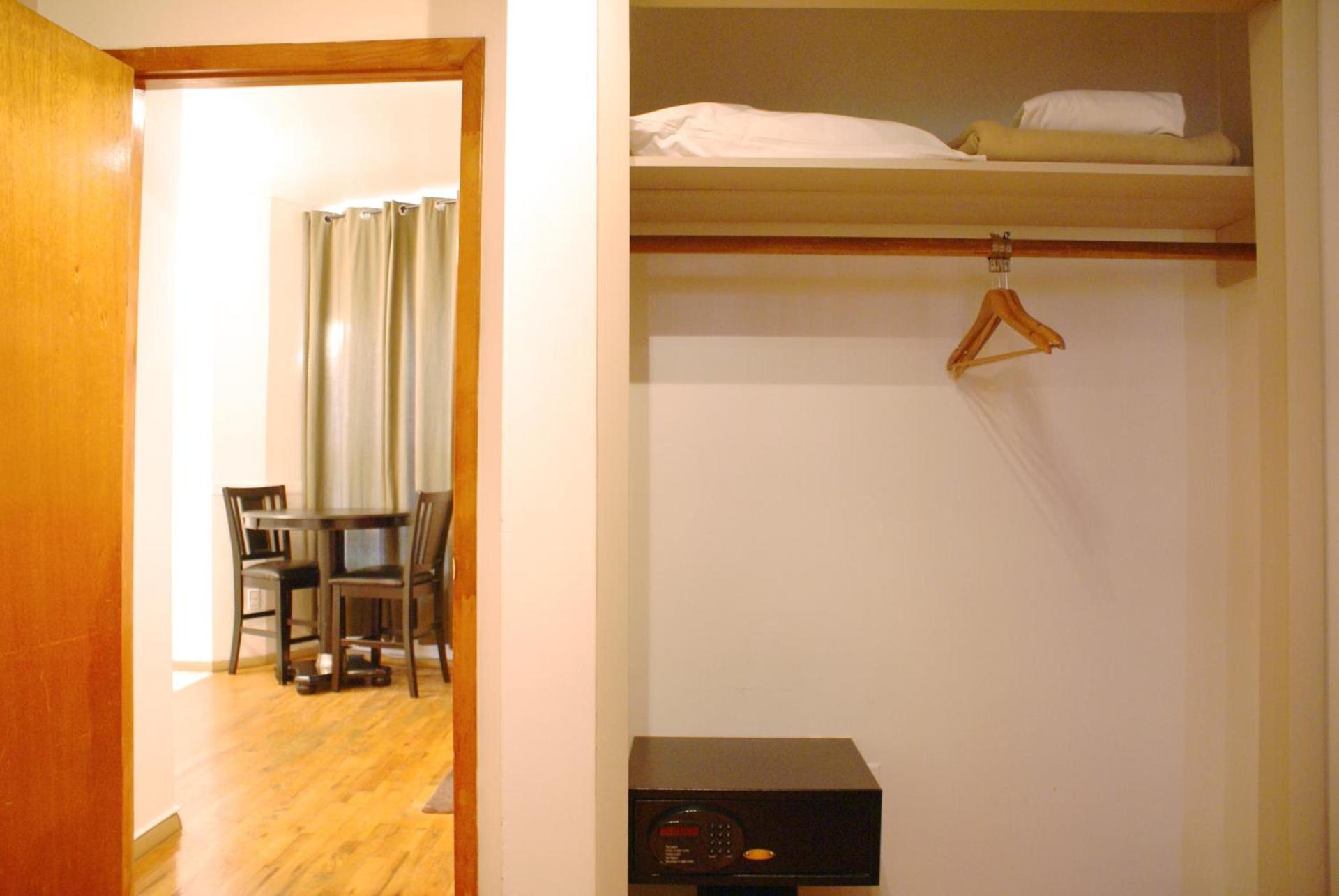 Off SoHo Suites Hotel photo 17