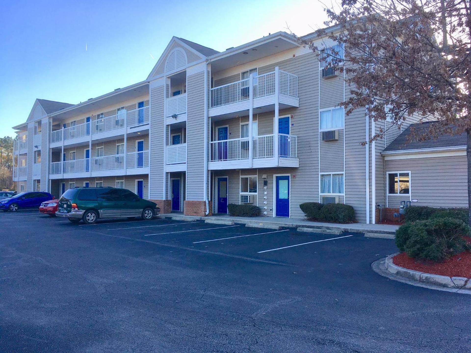InTown Suites Extended Stay North Charleston SC - Ashley Phosphate photo 2