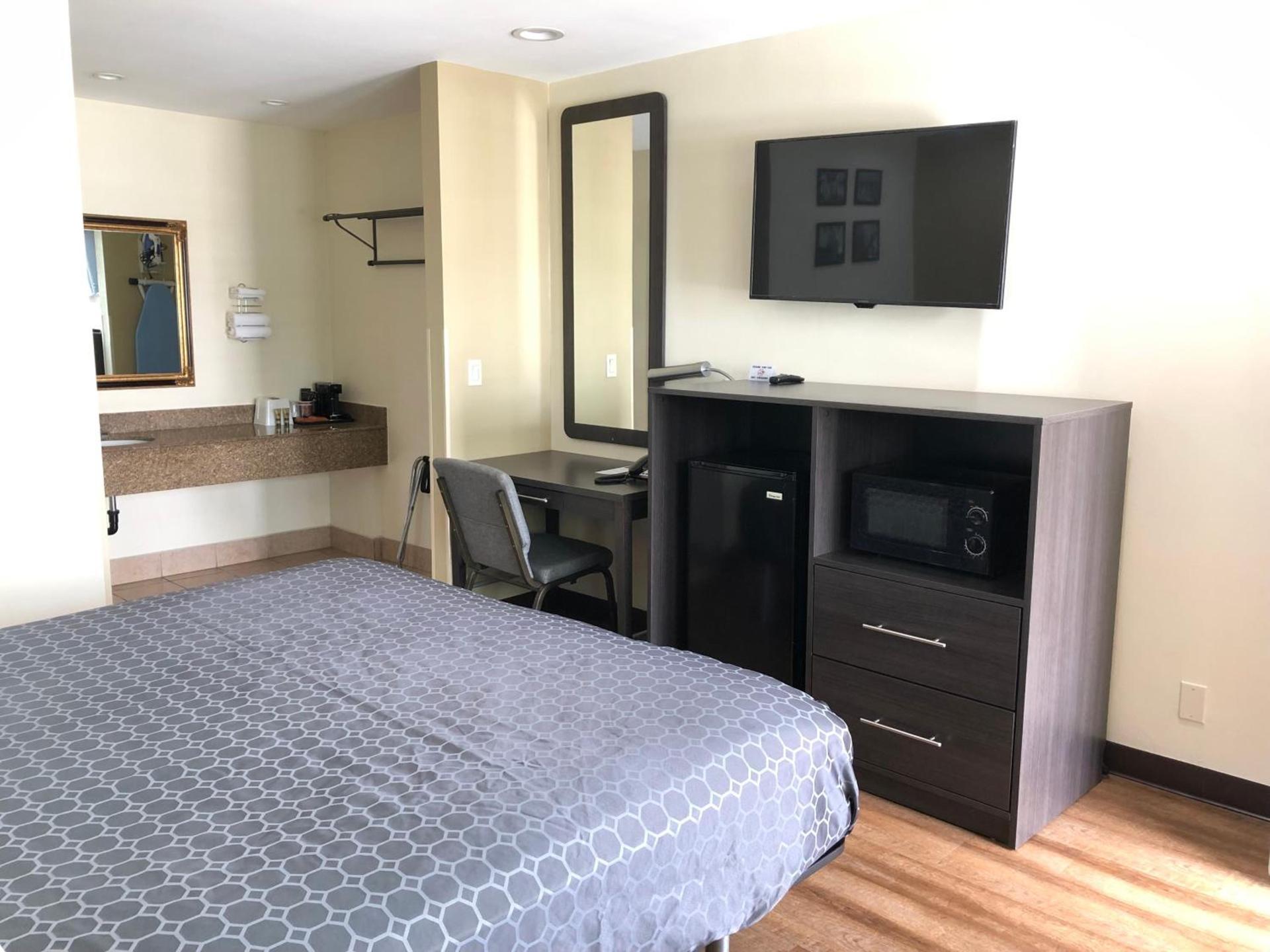Simply Home Inn & Suites - Riverside photo 4