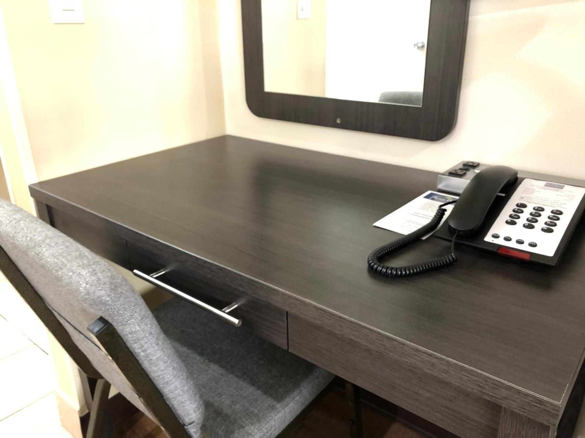 Simply Home Inn & Suites - Riverside photo 3