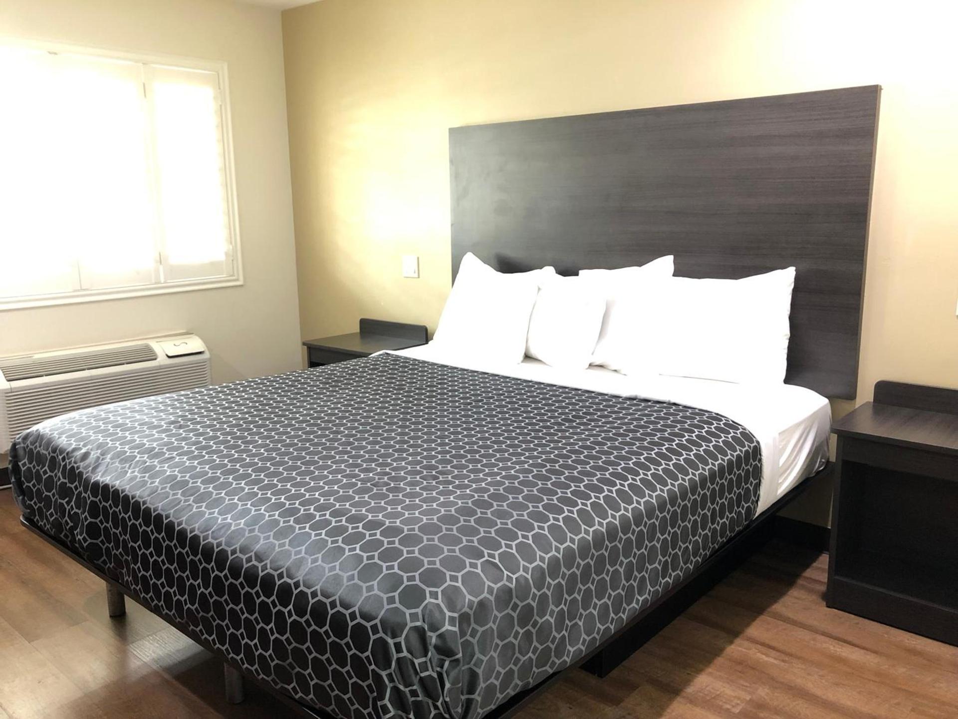 Simply Home Inn & Suites - Riverside photo 11