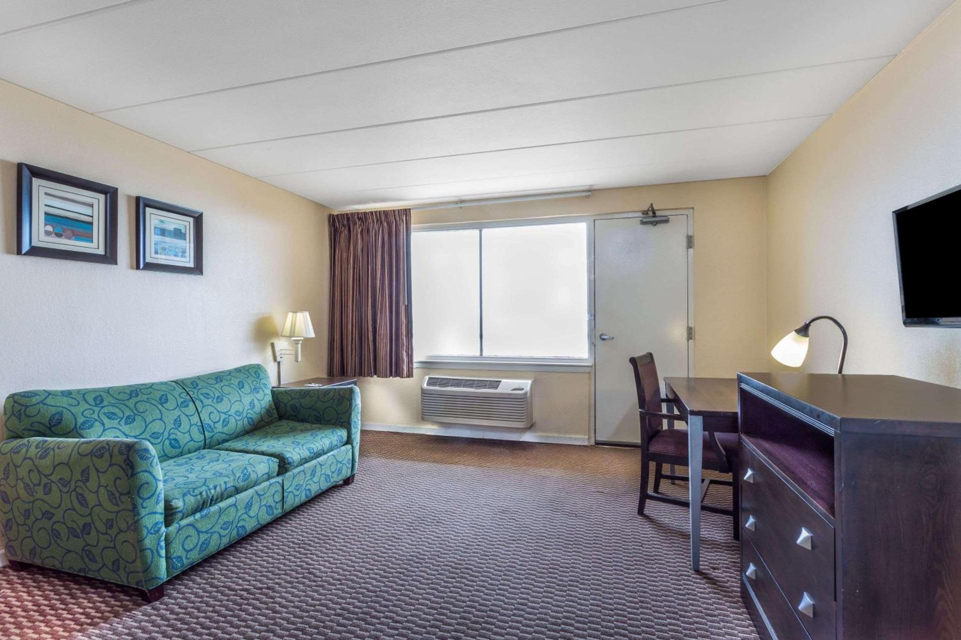 Aquarius Oceanfront Hotel photo 19