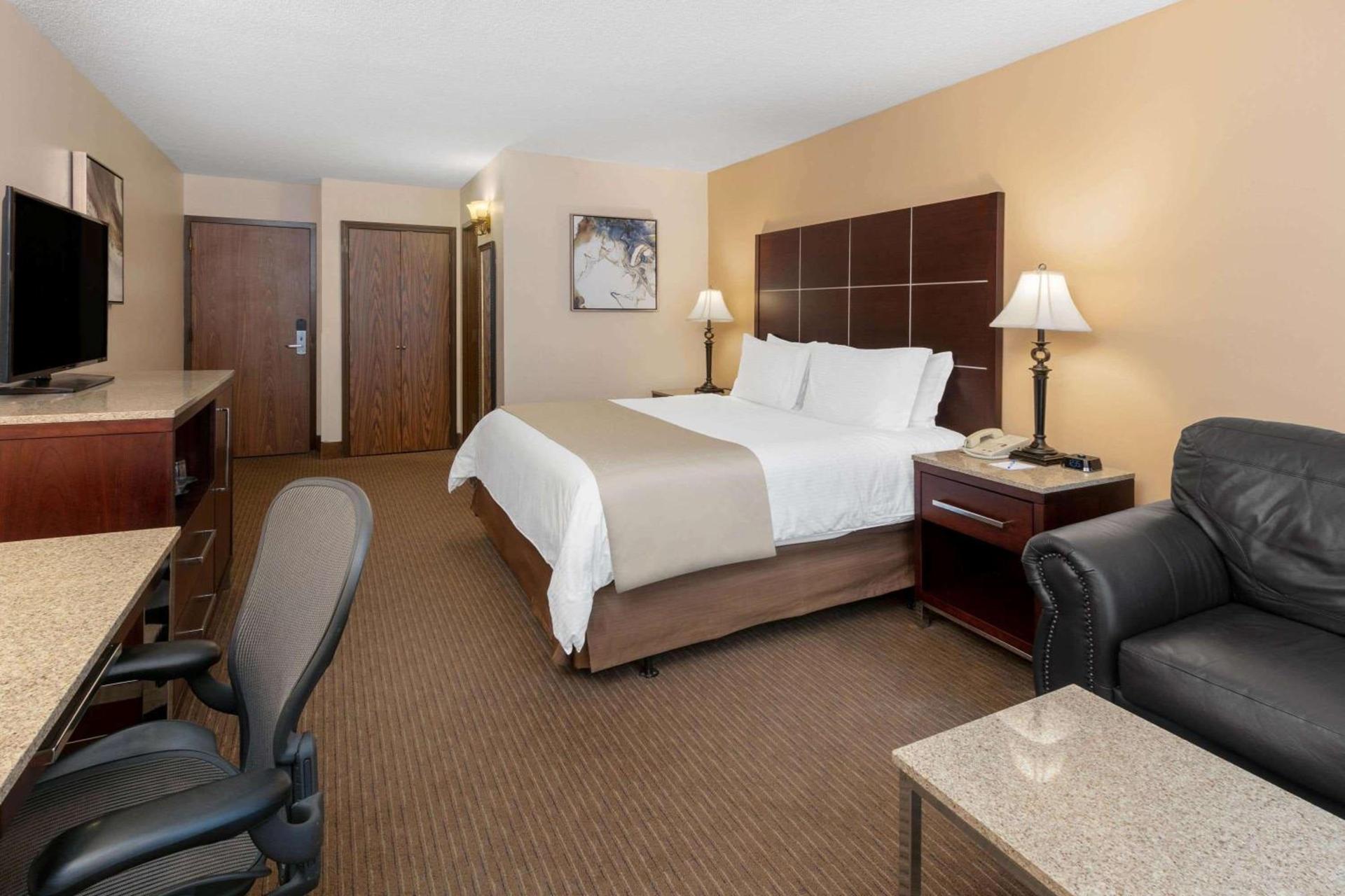 Wyndham Riverfront Hotel photo 100
