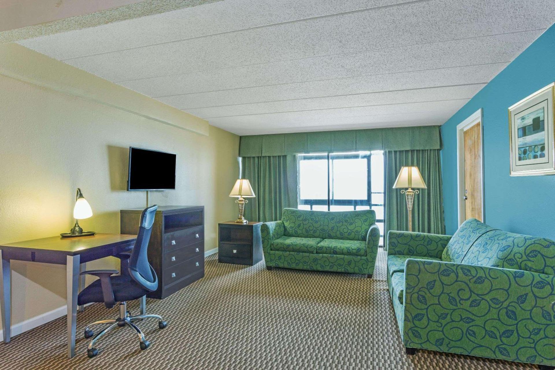 Aquarius Oceanfront Hotel photo 20