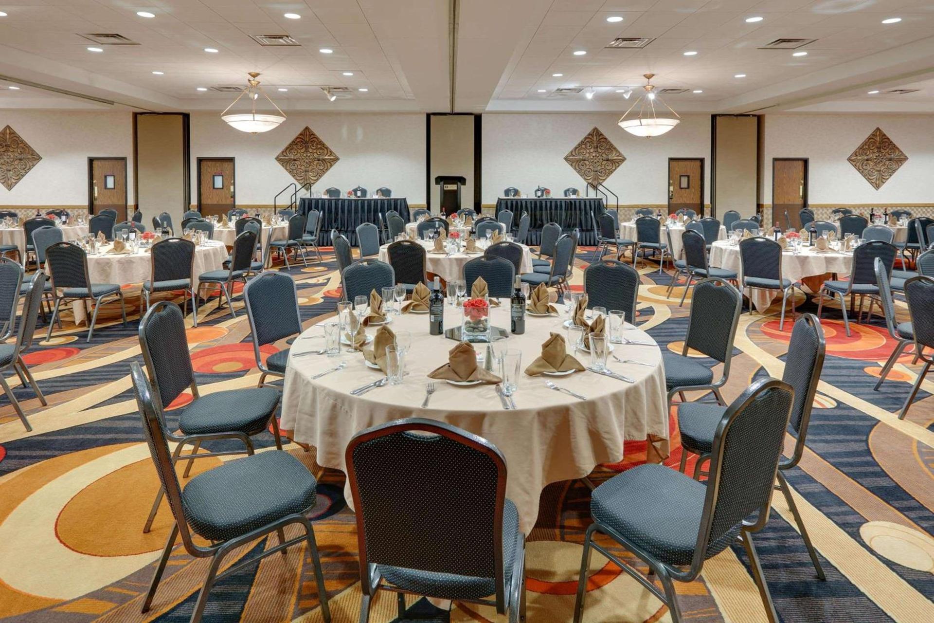 Wyndham Riverfront Hotel photo 97