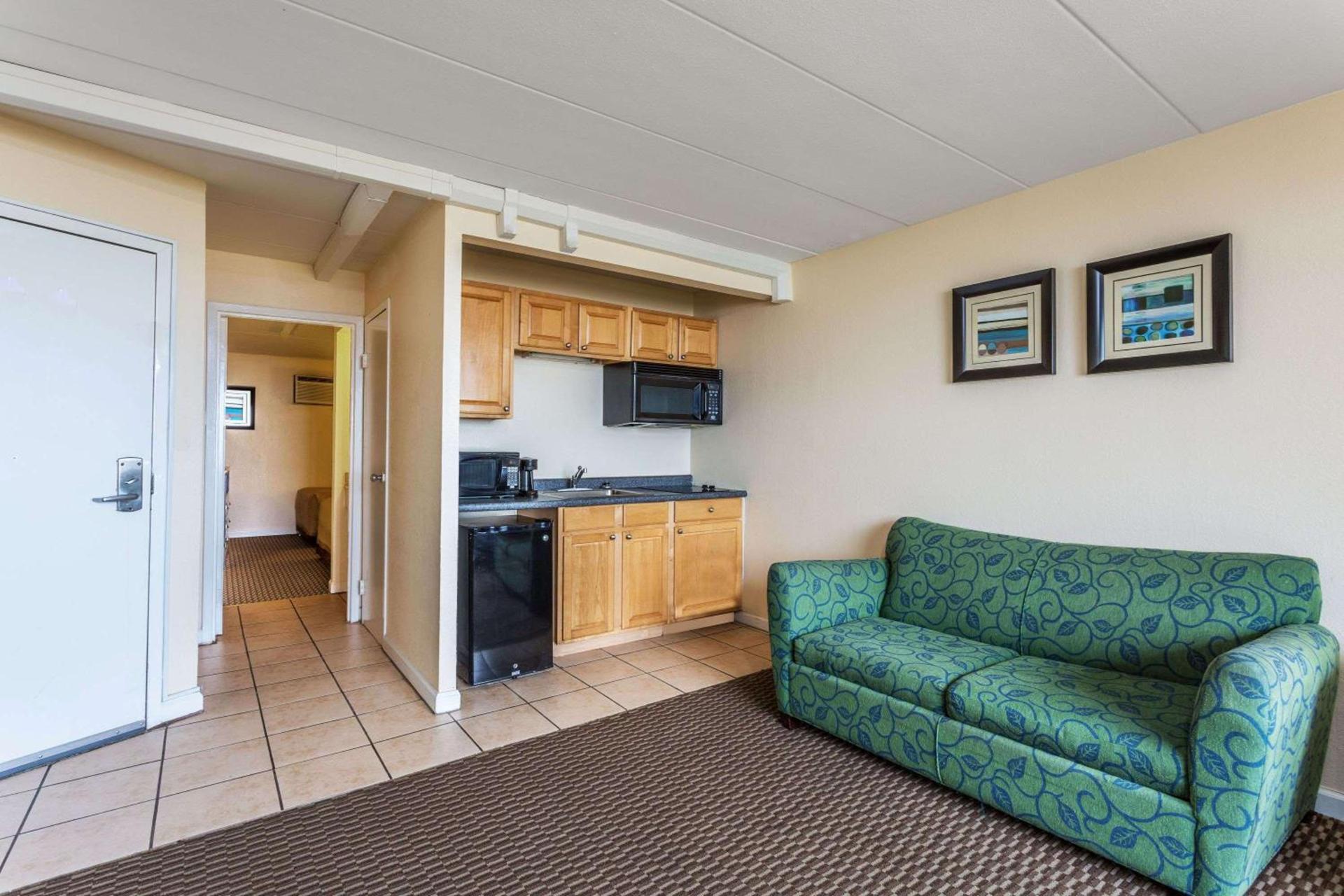 Aquarius Oceanfront Hotel photo 21