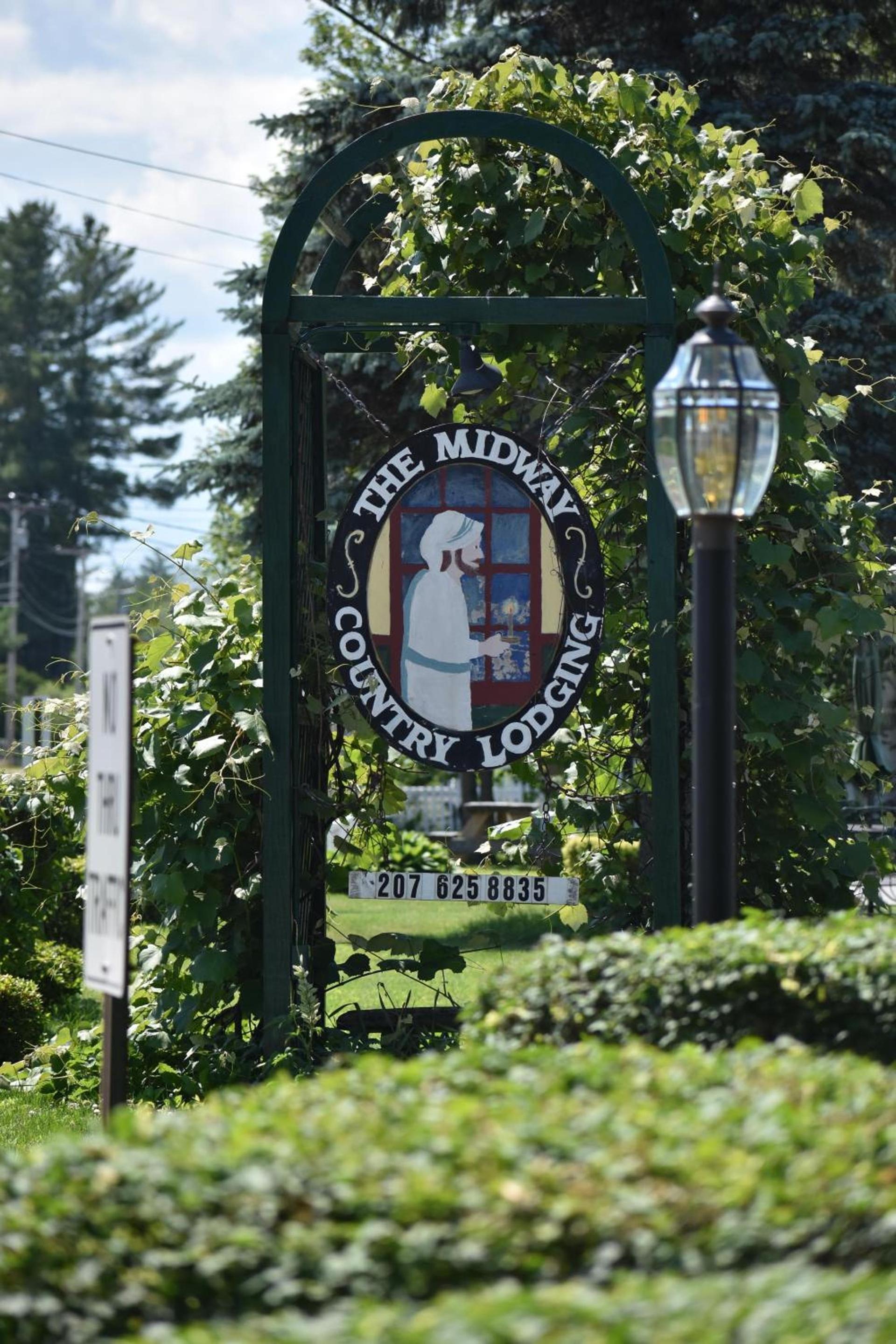 Midway Lodging photo 32