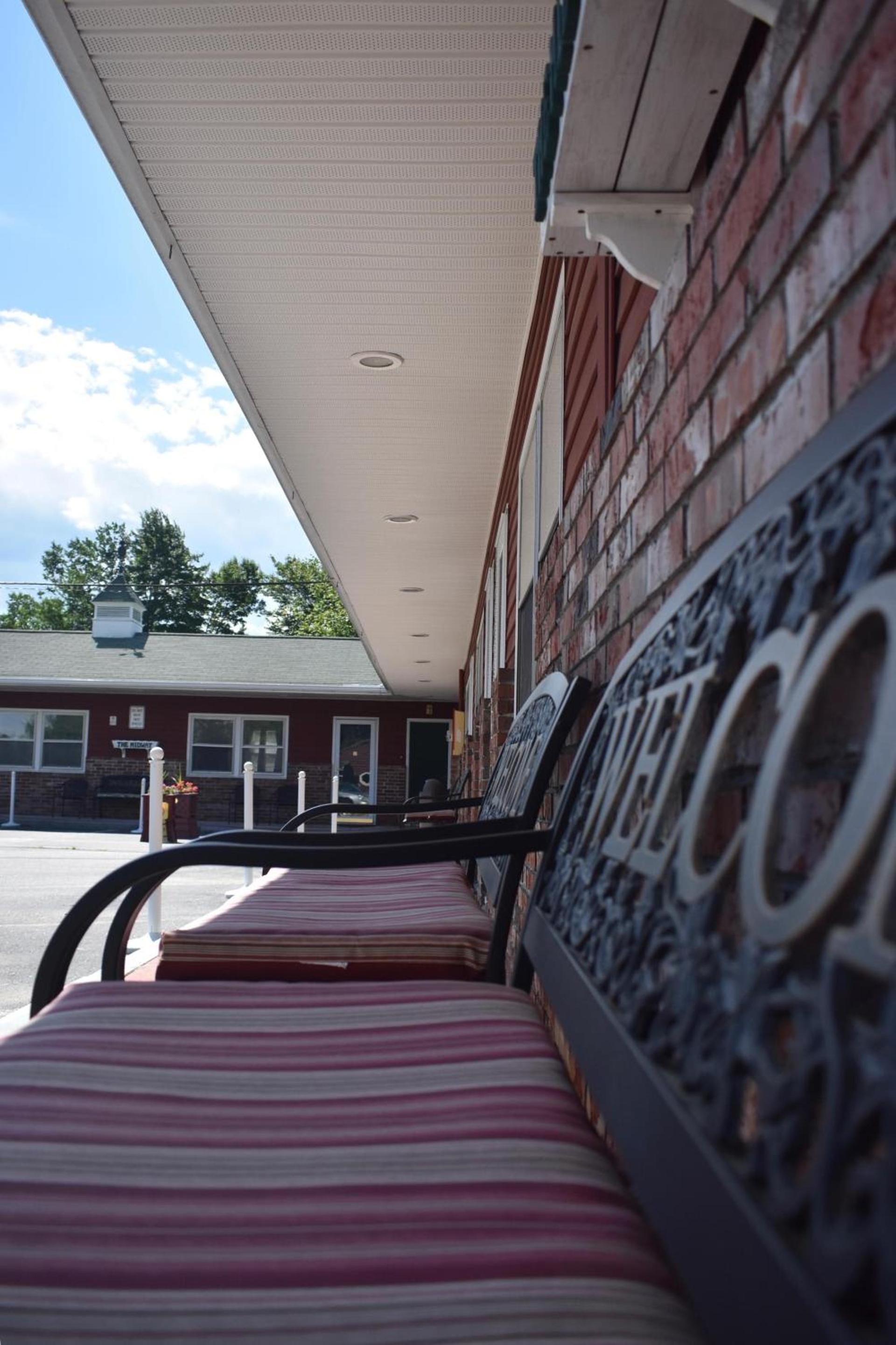Midway Lodging photo 3