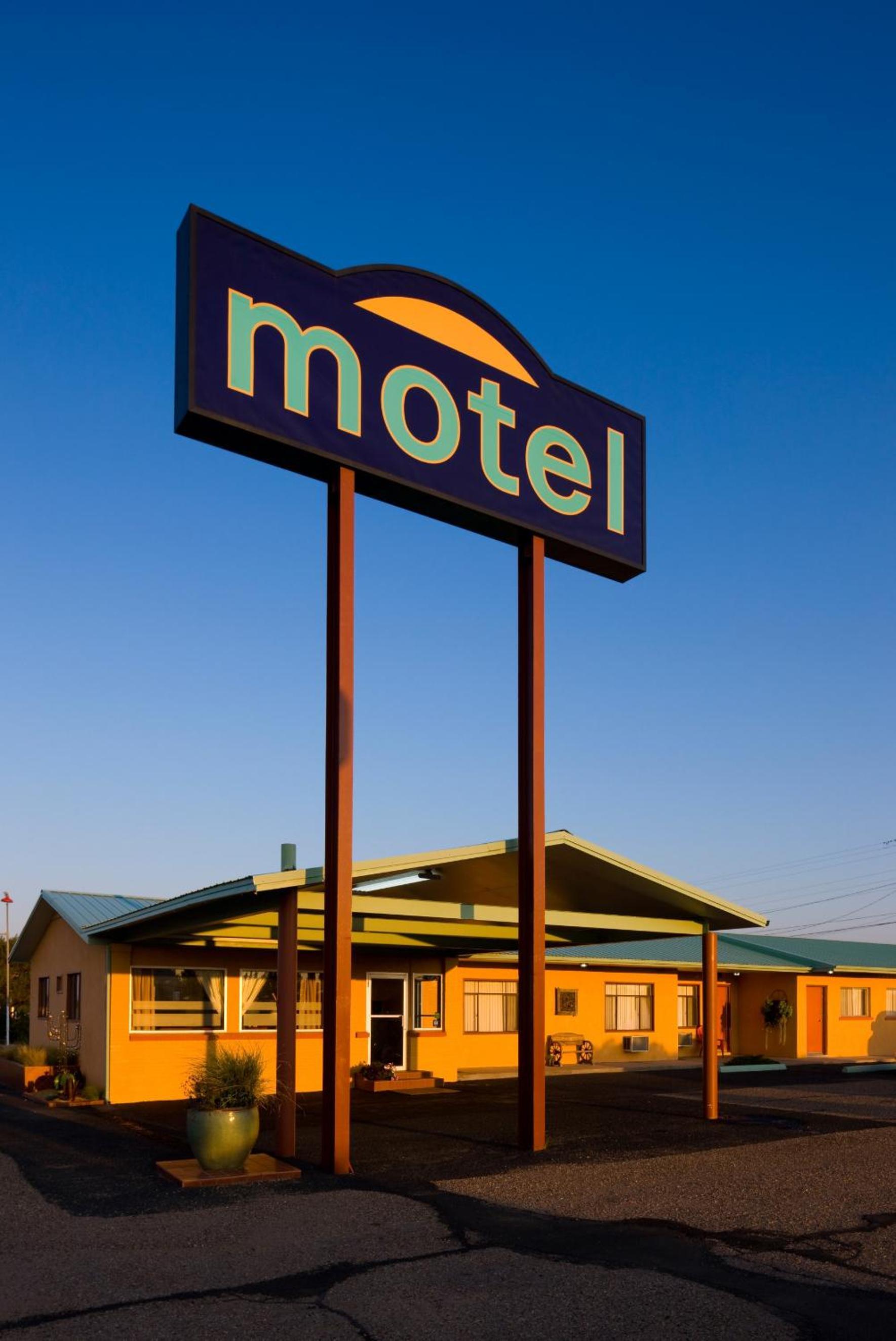 Sunset Motel Moriarty photo 6