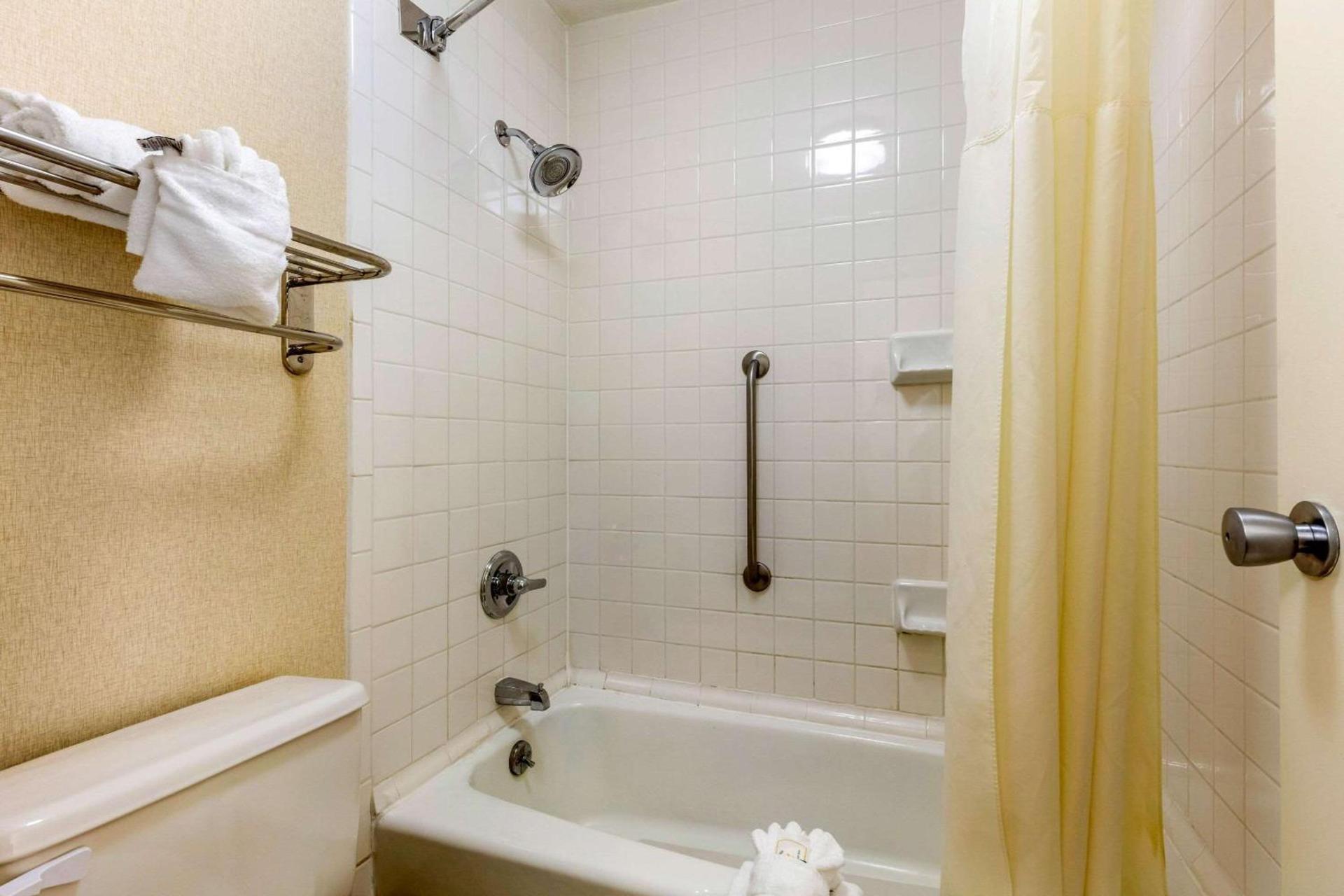 Quality Inn Exit 4 photo 49