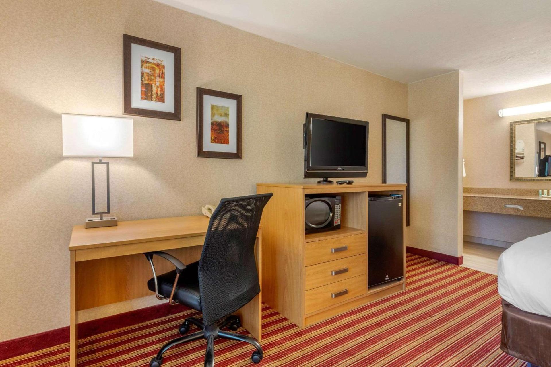 Quality Inn Exit 4 photo 41