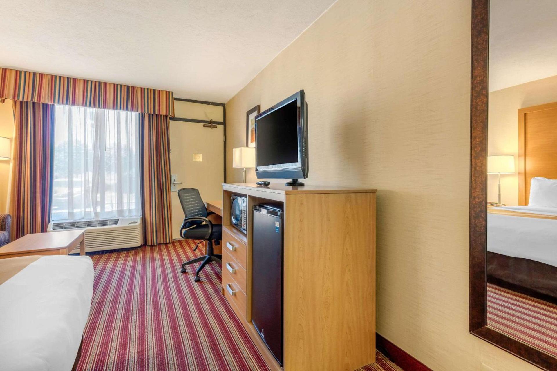 Quality Inn Exit 4 photo 37
