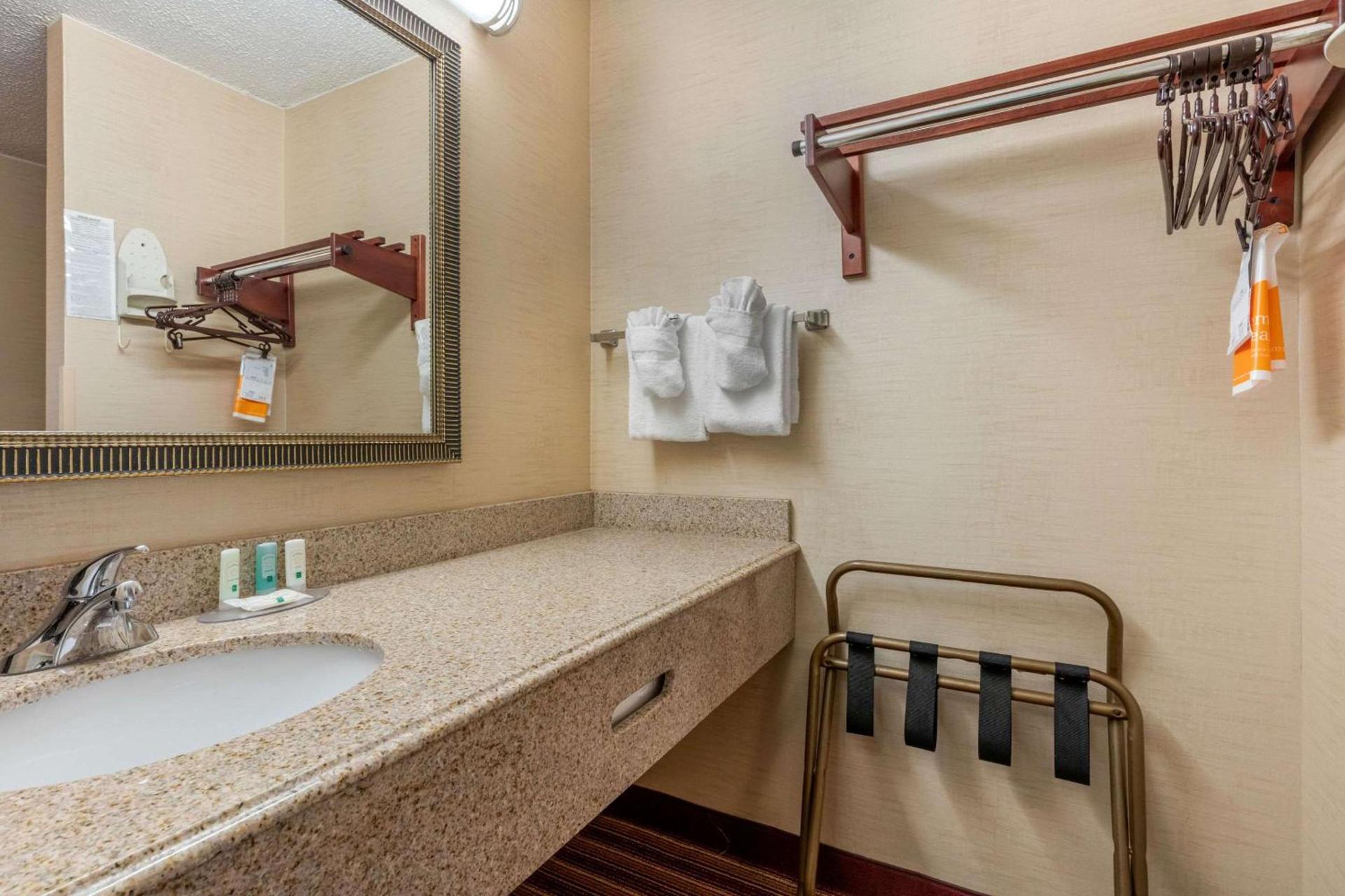 Quality Inn Exit 4 photo 11