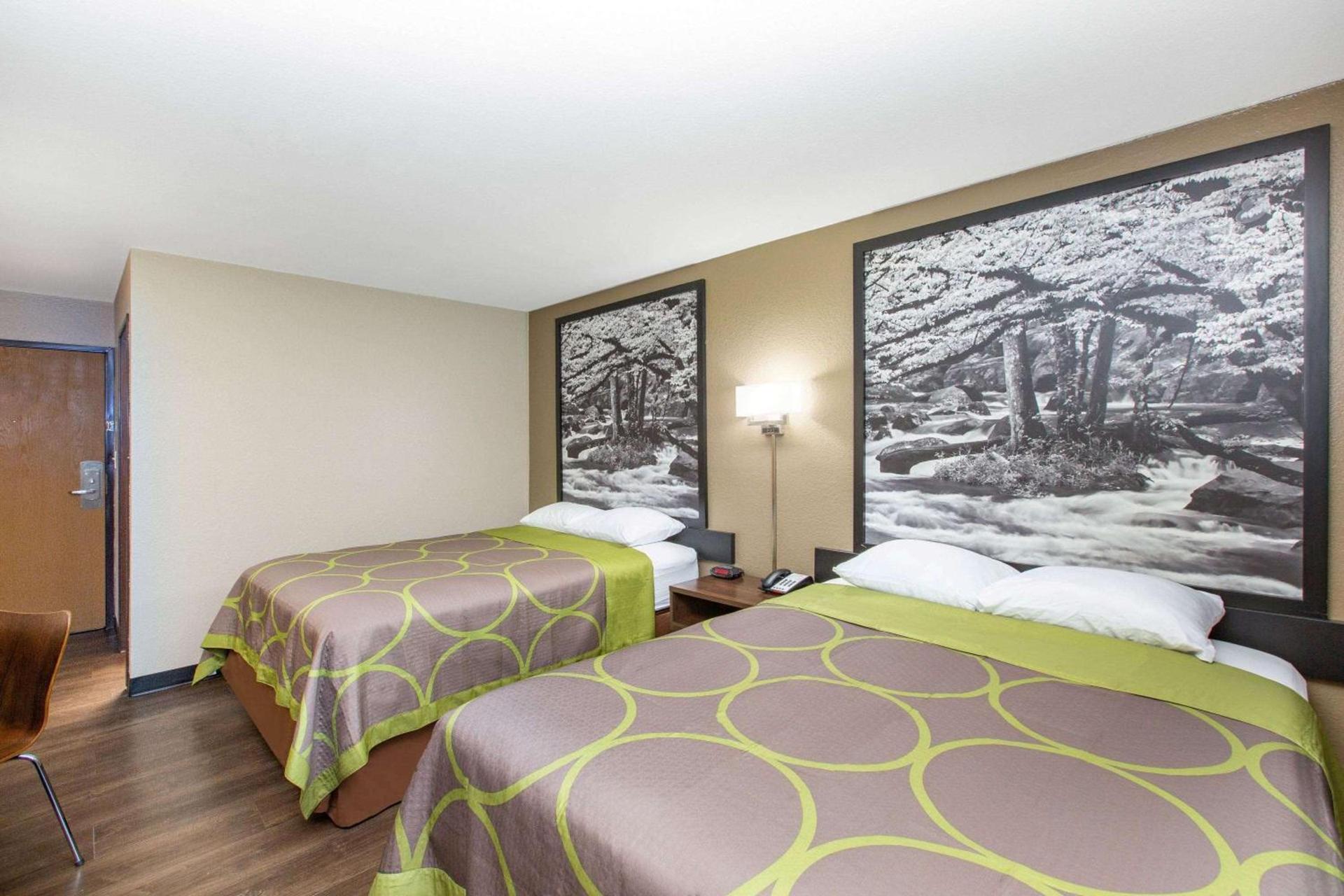 Super 8 by Wyndham Chattanooga Lookout Mountain TN photo 10