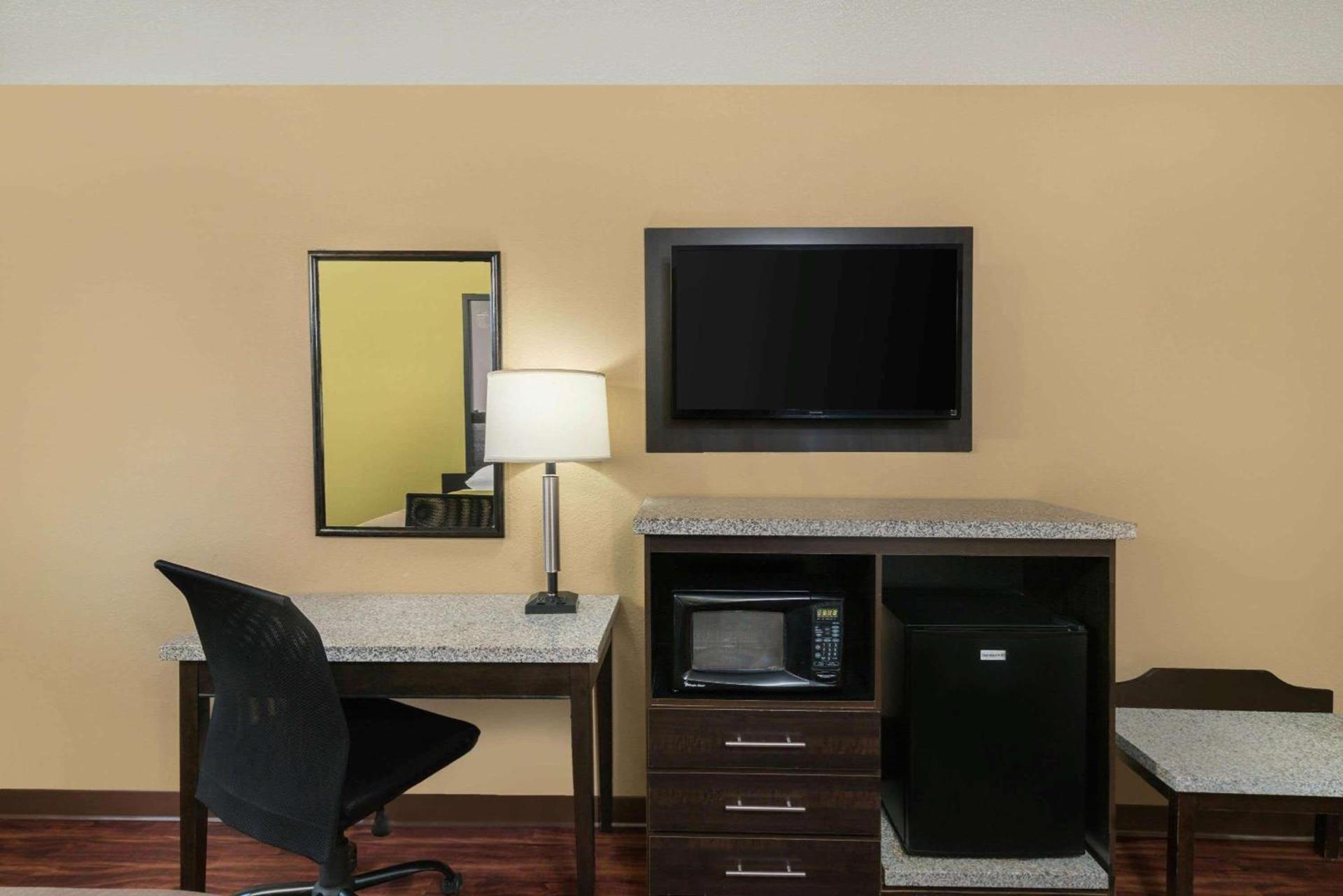 Super 8 by Wyndham Raleigh North East photo 7