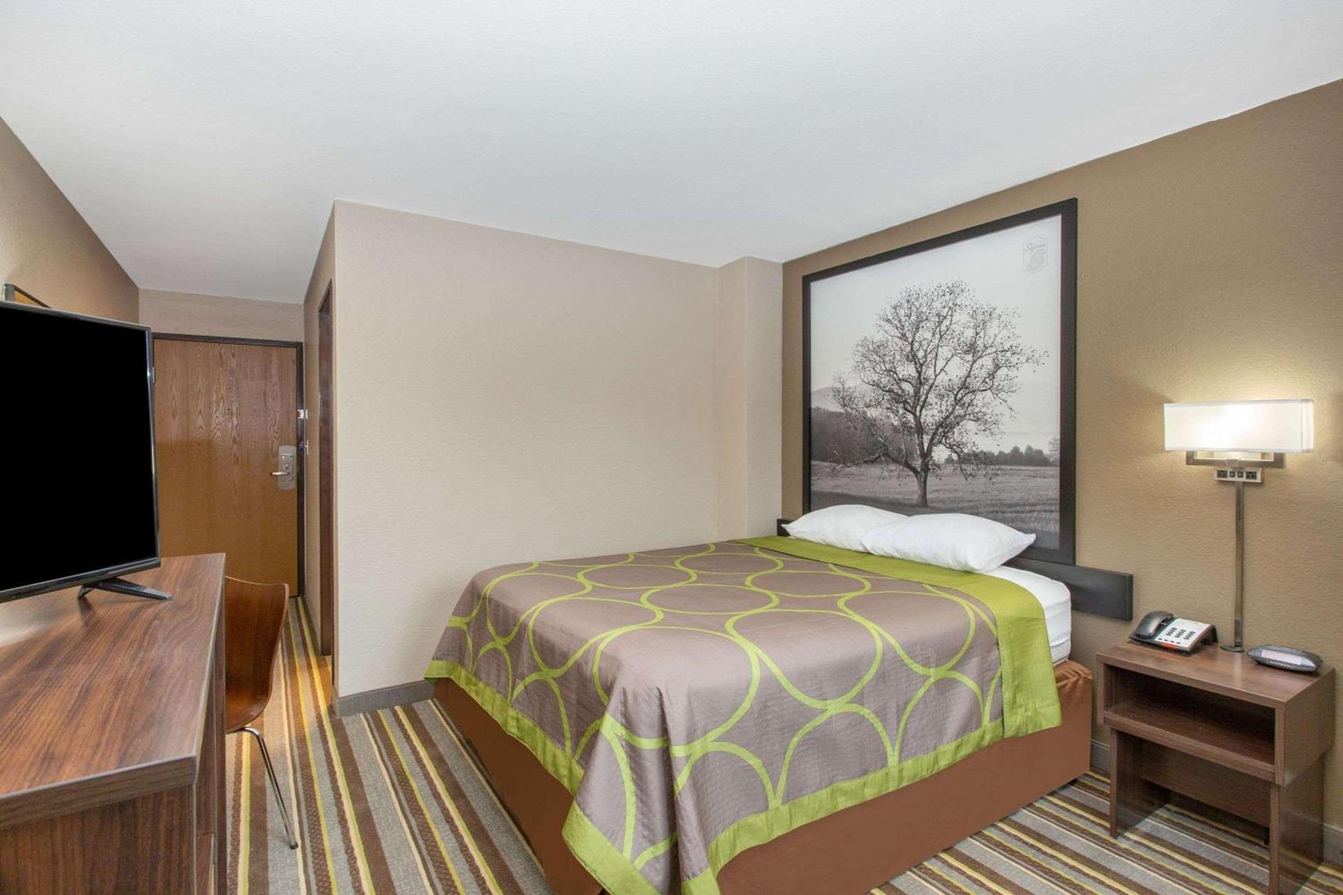 Super 8 by Wyndham Chattanooga Lookout Mountain TN photo 12
