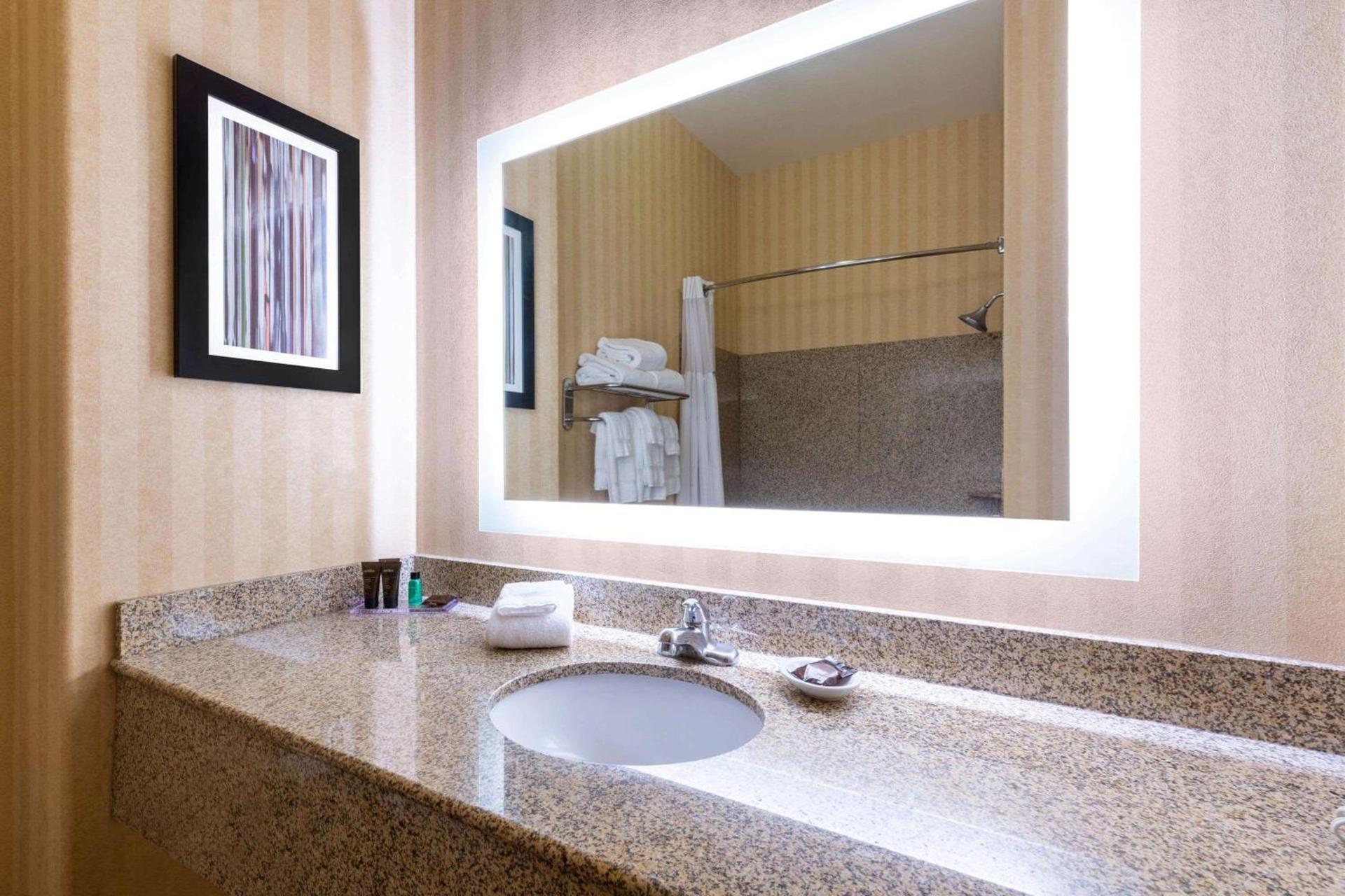 Wingate by Wyndham Moses Lake photo 66