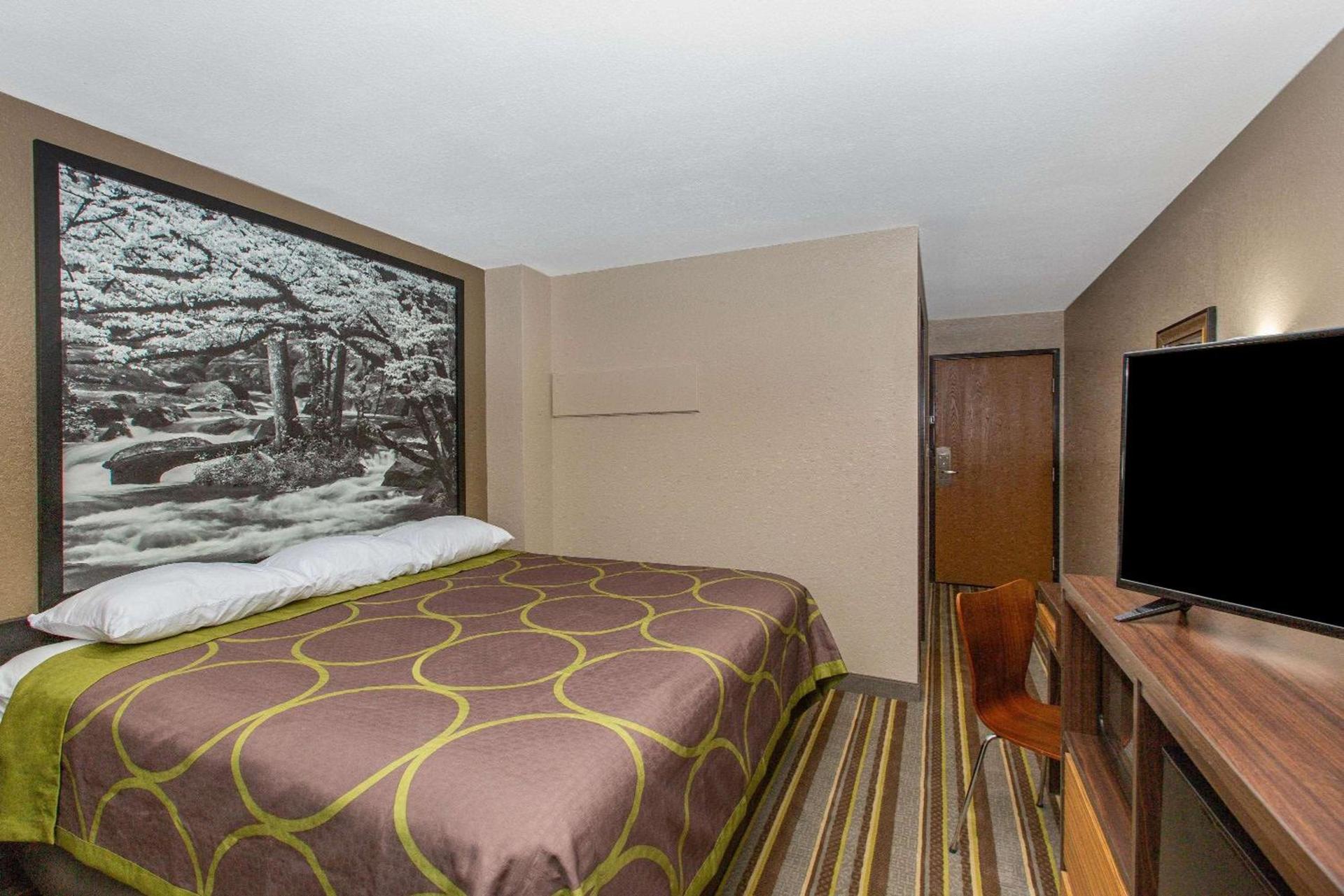 Super 8 by Wyndham Chattanooga Lookout Mountain TN photo 15