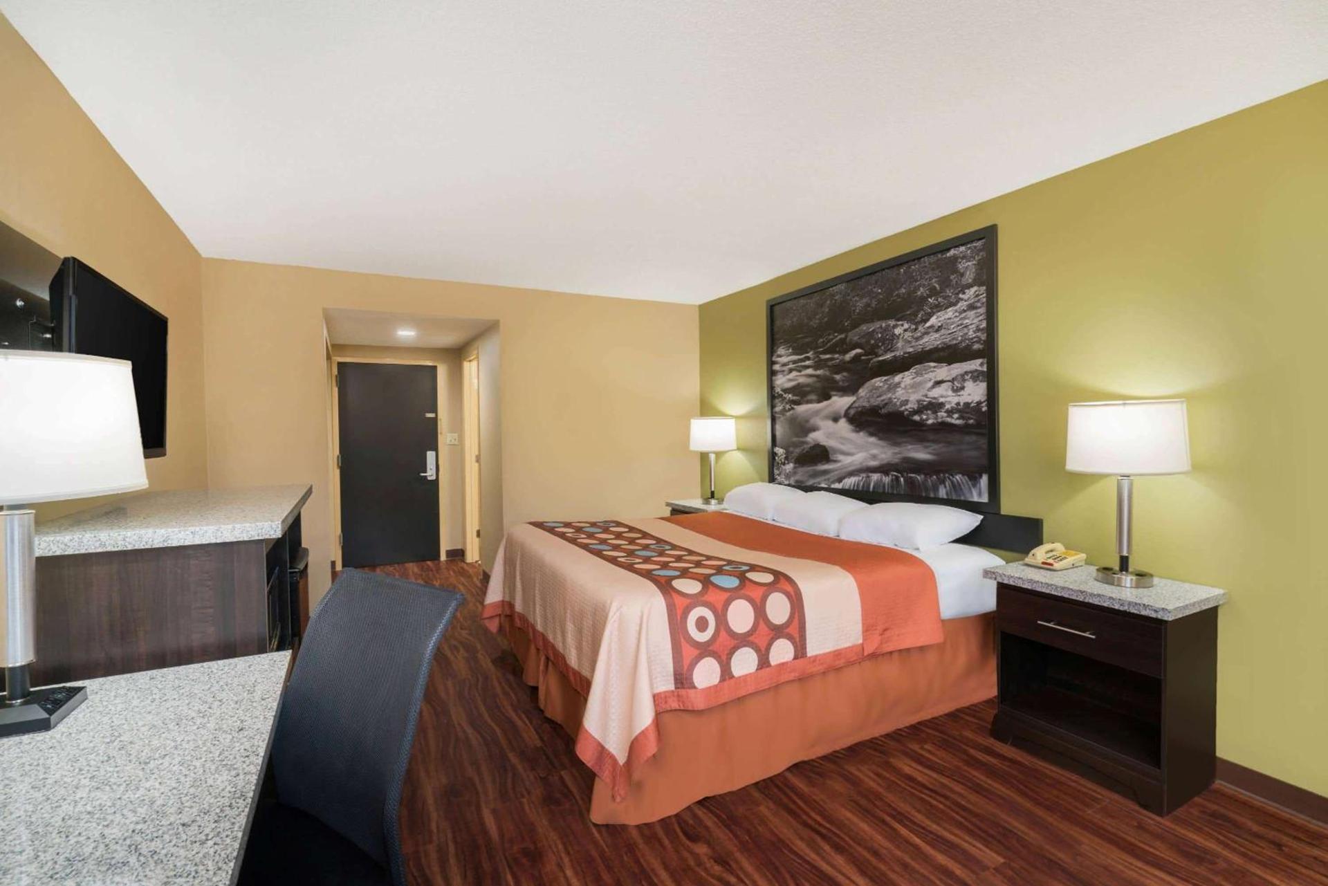 Super 8 by Wyndham Raleigh North East photo 6