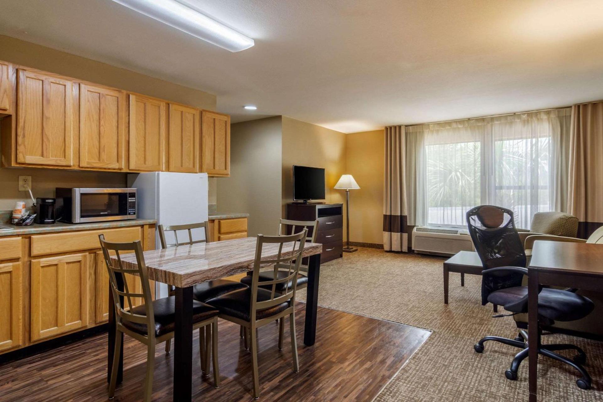 Comfort Inn & Suites Perry National Fairgrounds Area photo 12
