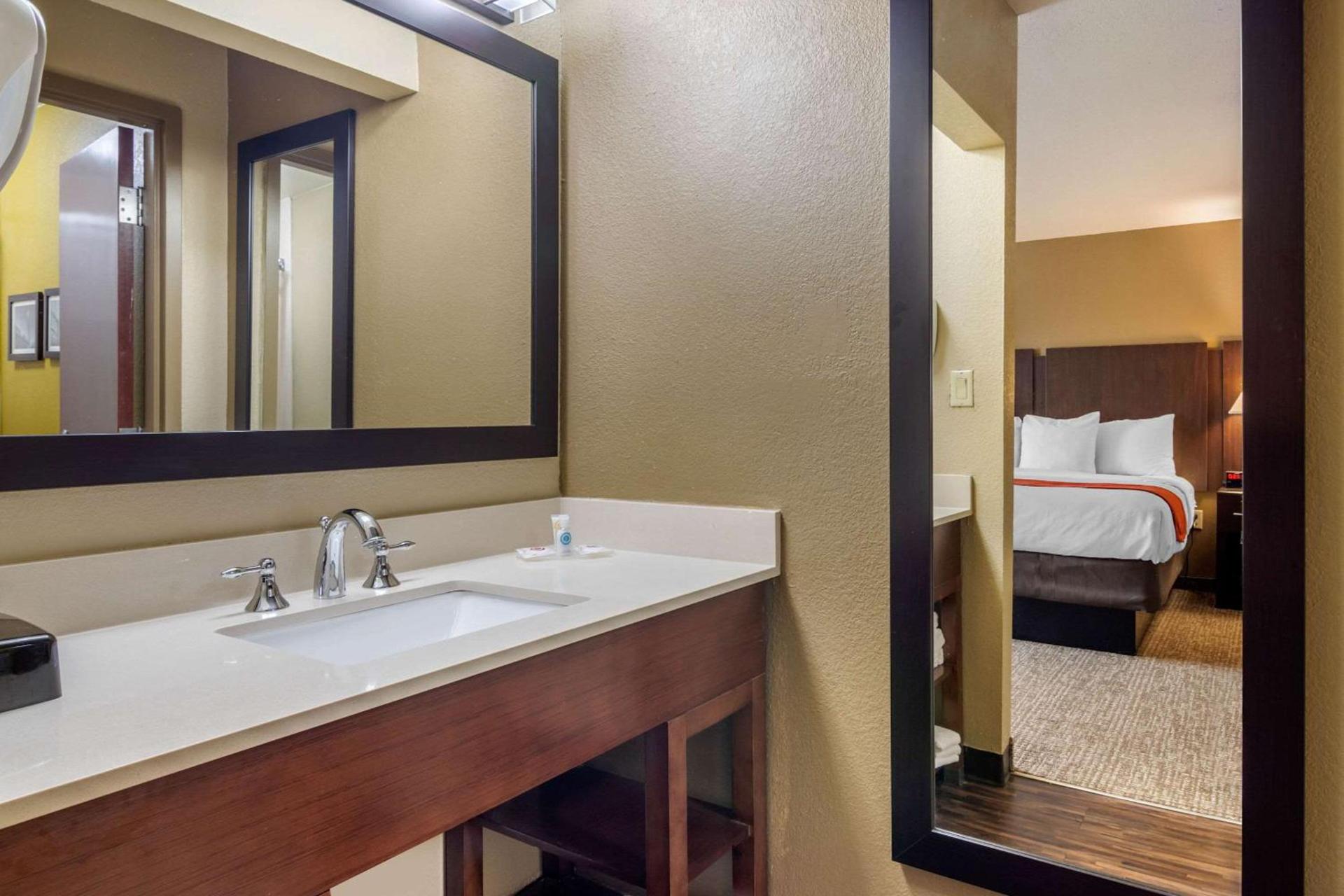 Comfort Inn & Suites Perry National Fairgrounds Area photo 15