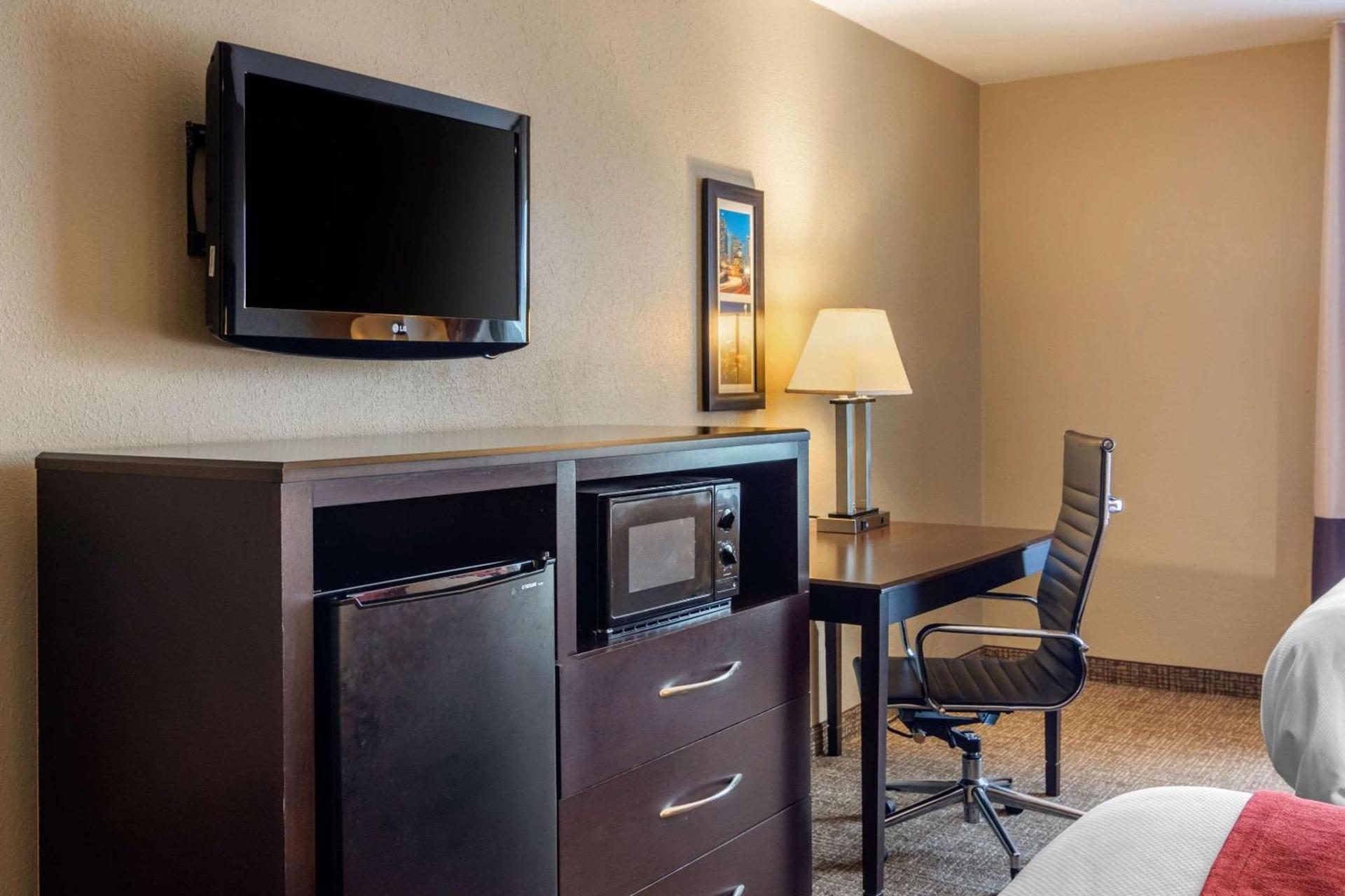 Comfort Inn & Suites Perry National Fairgrounds Area photo 26
