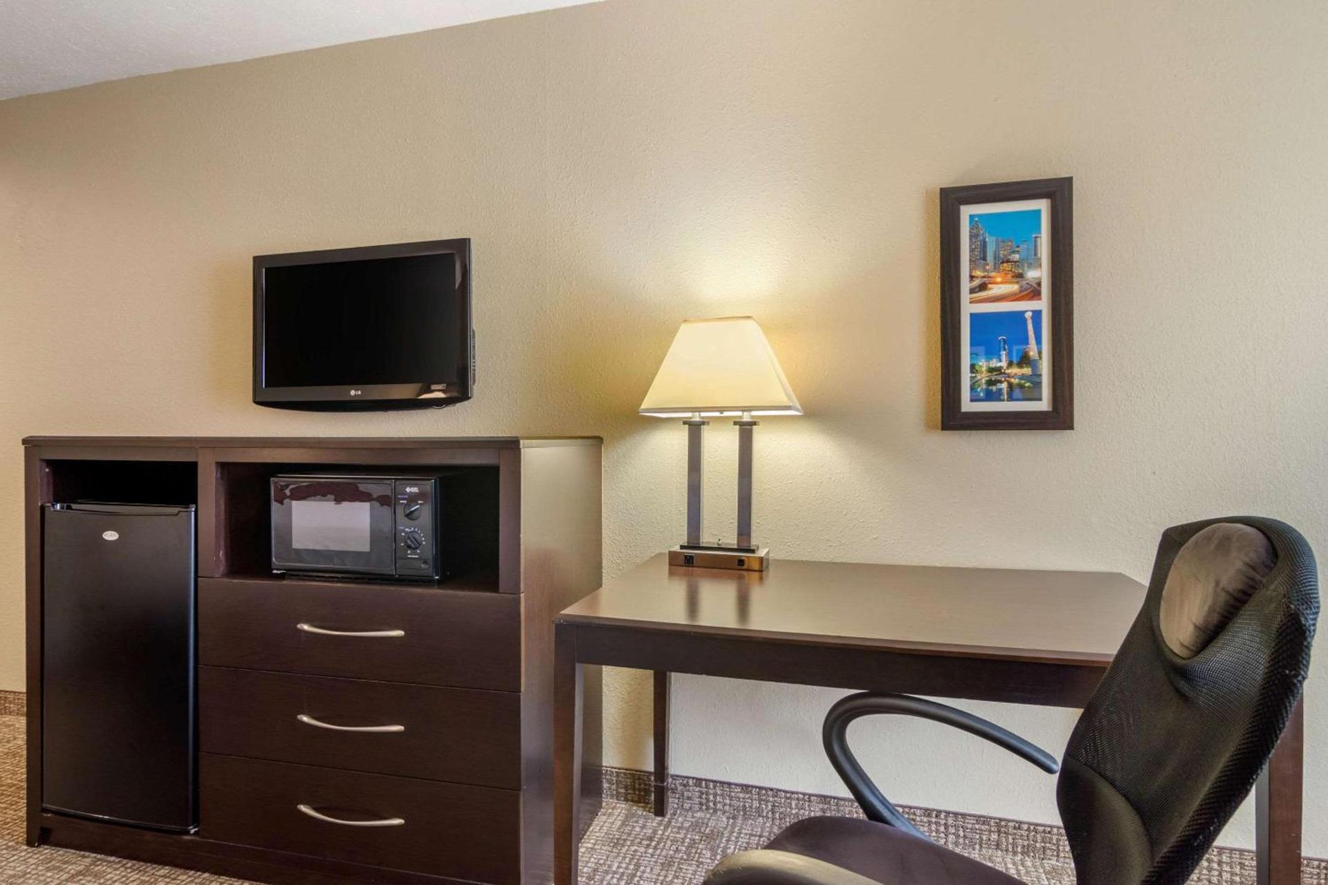 Comfort Inn & Suites Perry National Fairgrounds Area photo 25