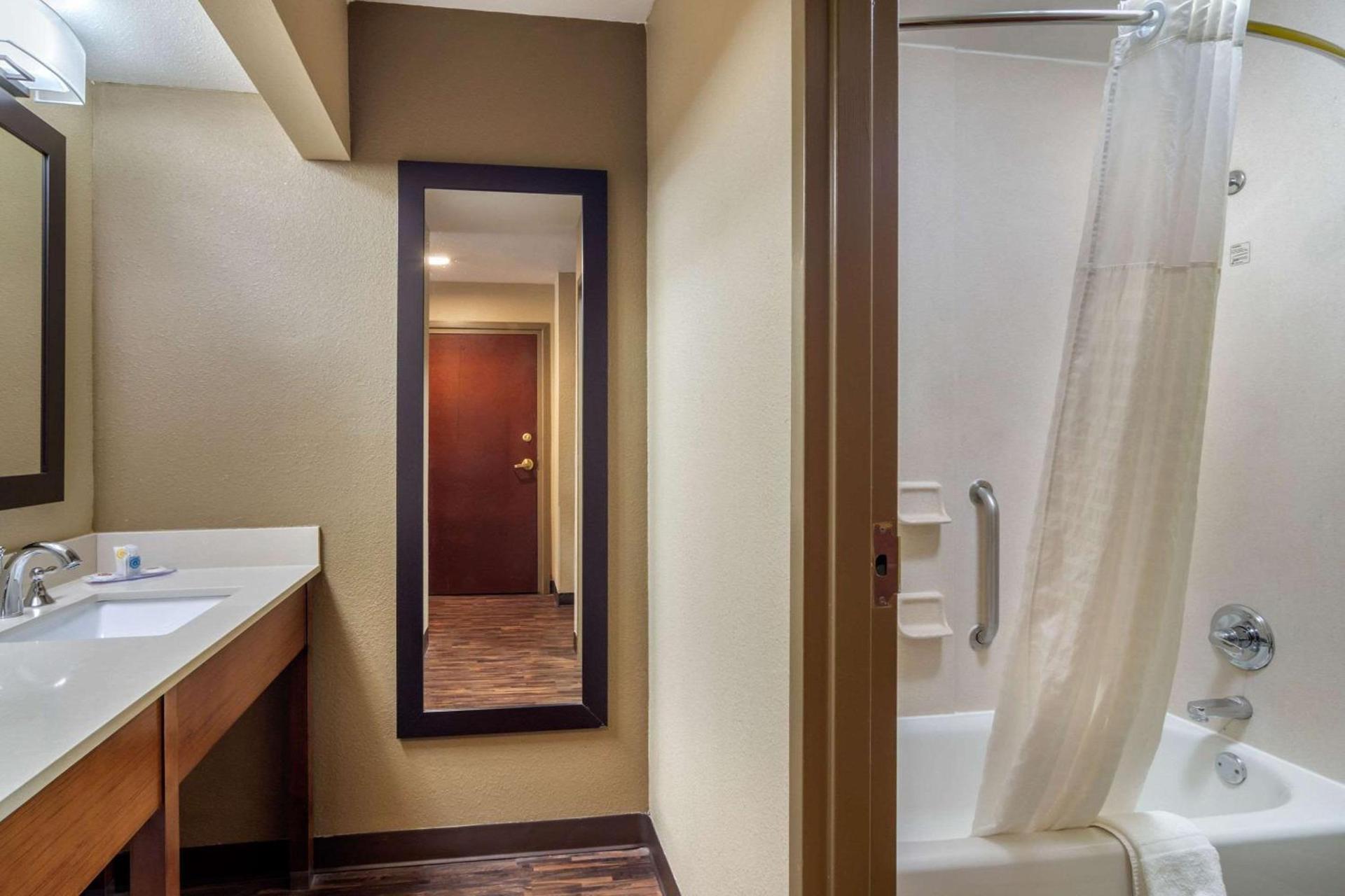 Comfort Inn & Suites Perry National Fairgrounds Area photo 5