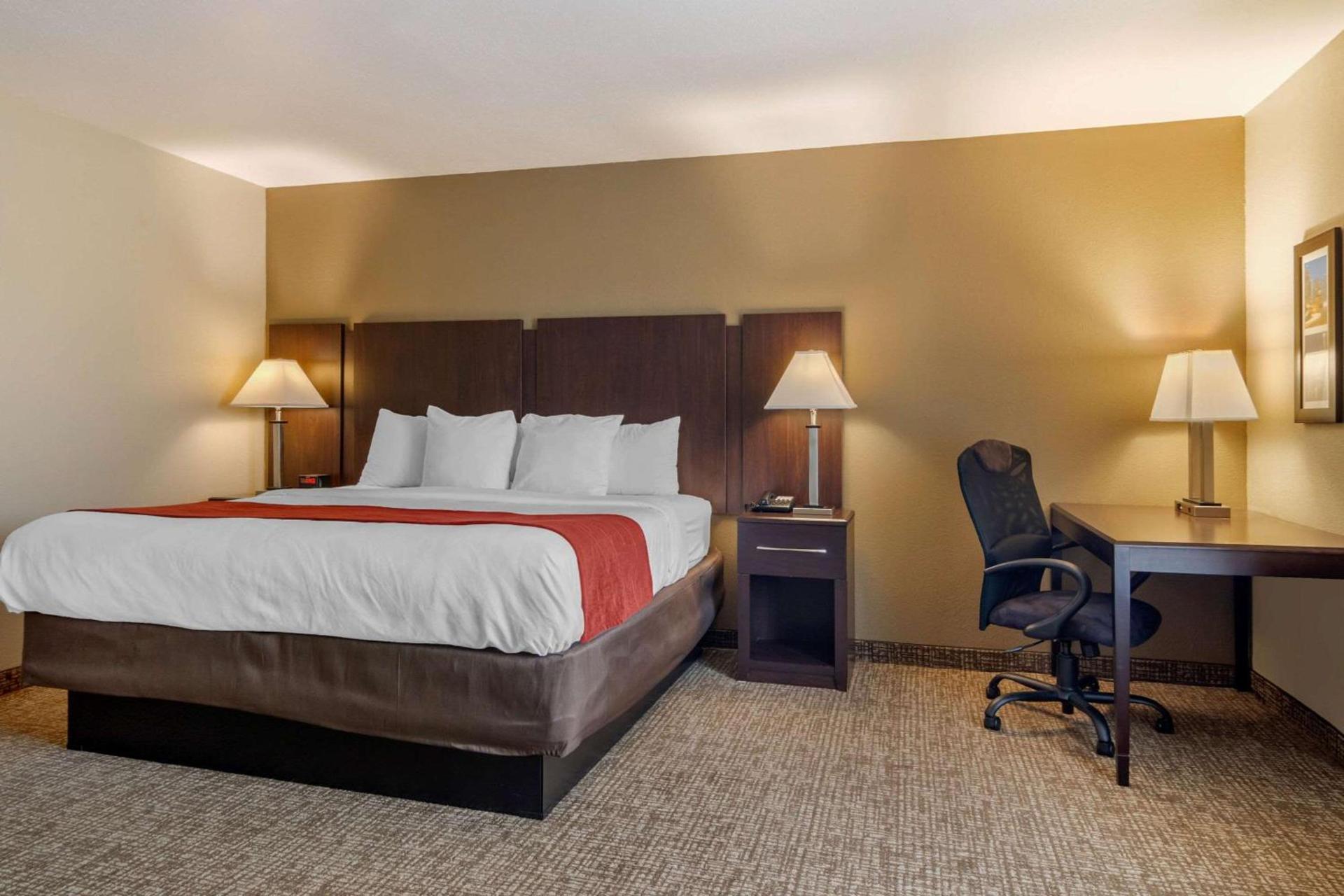 Comfort Inn & Suites Perry National Fairgrounds Area photo 17