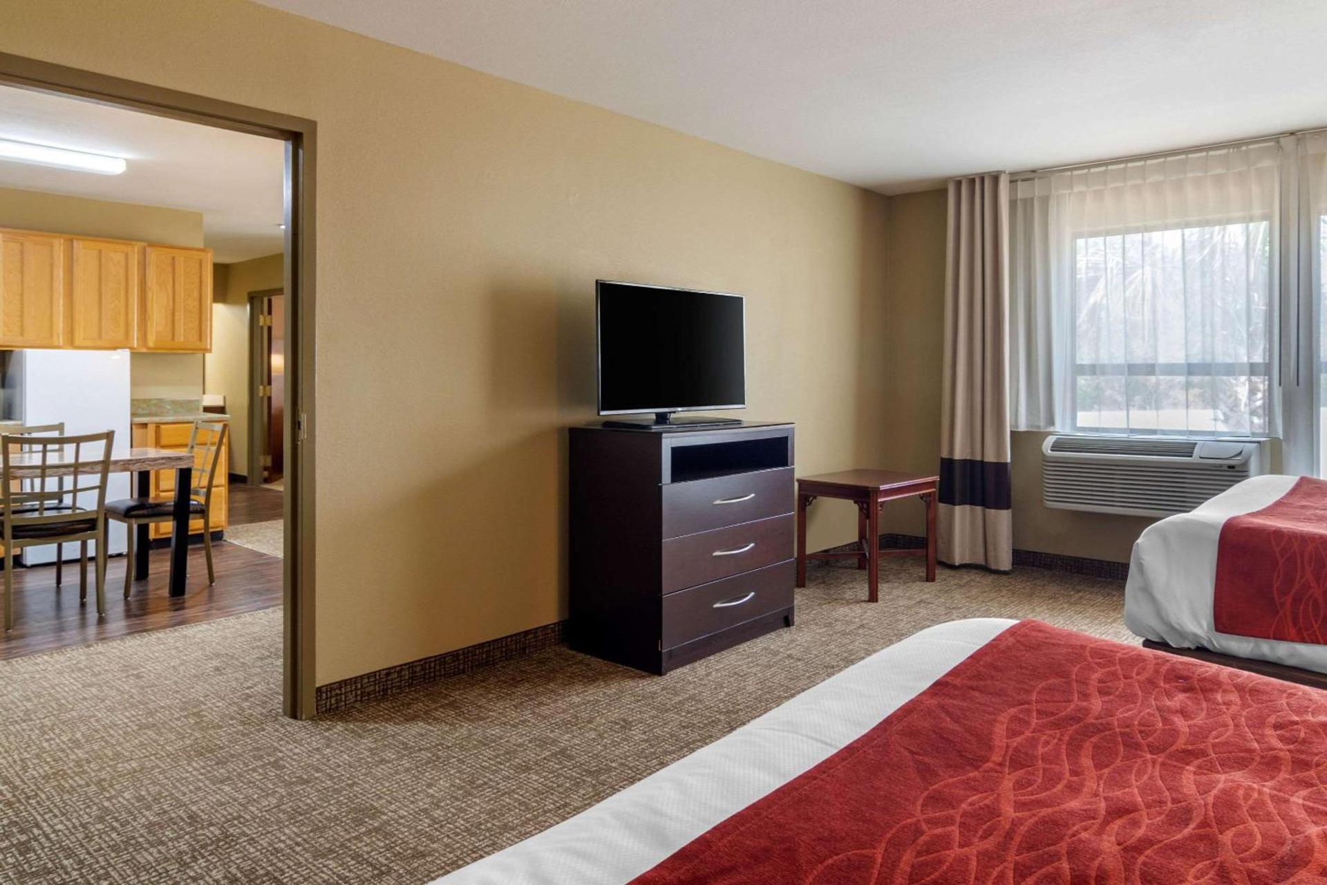 Comfort Inn & Suites Perry National Fairgrounds Area photo 10