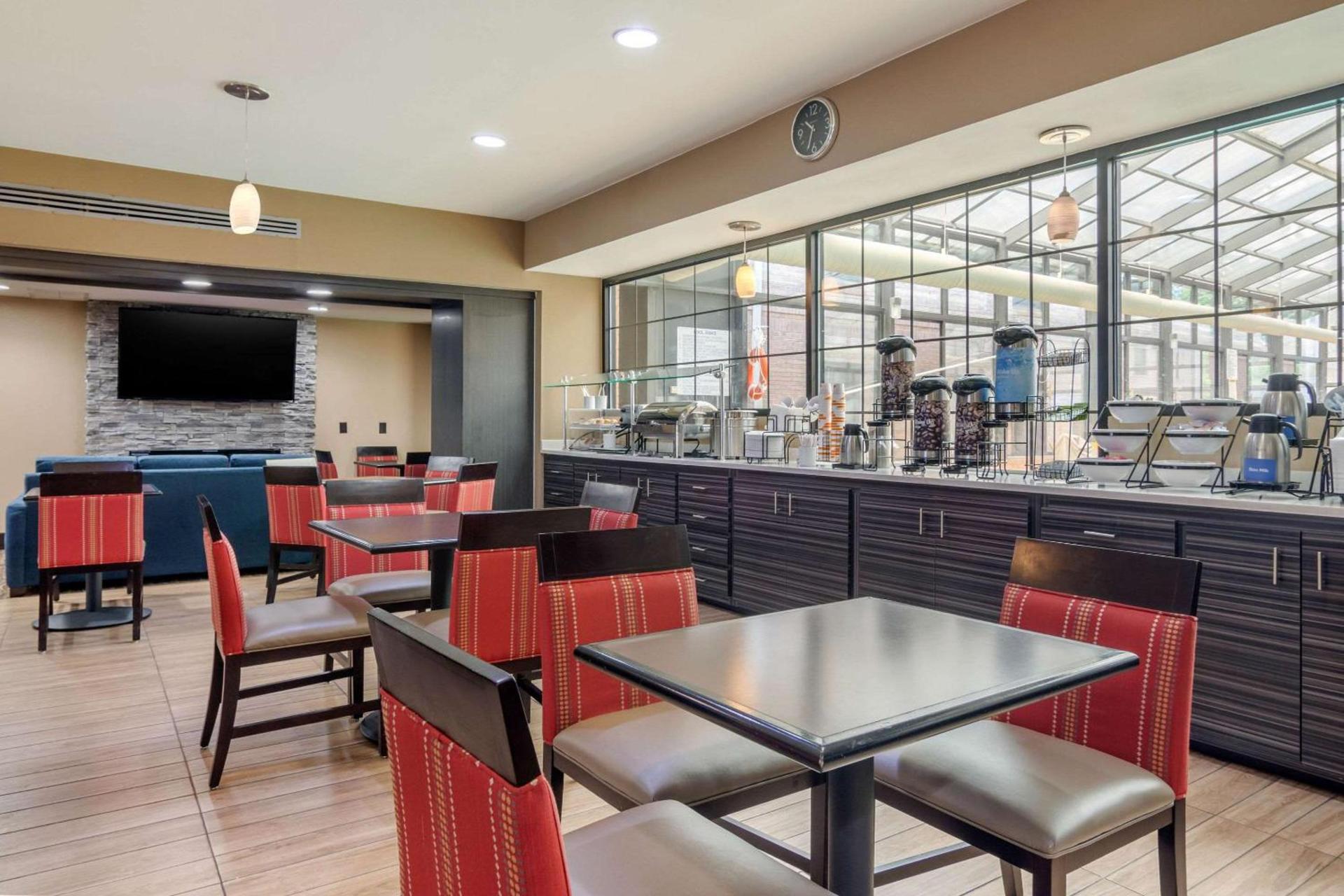 Comfort Inn & Suites Perry National Fairgrounds Area photo 16