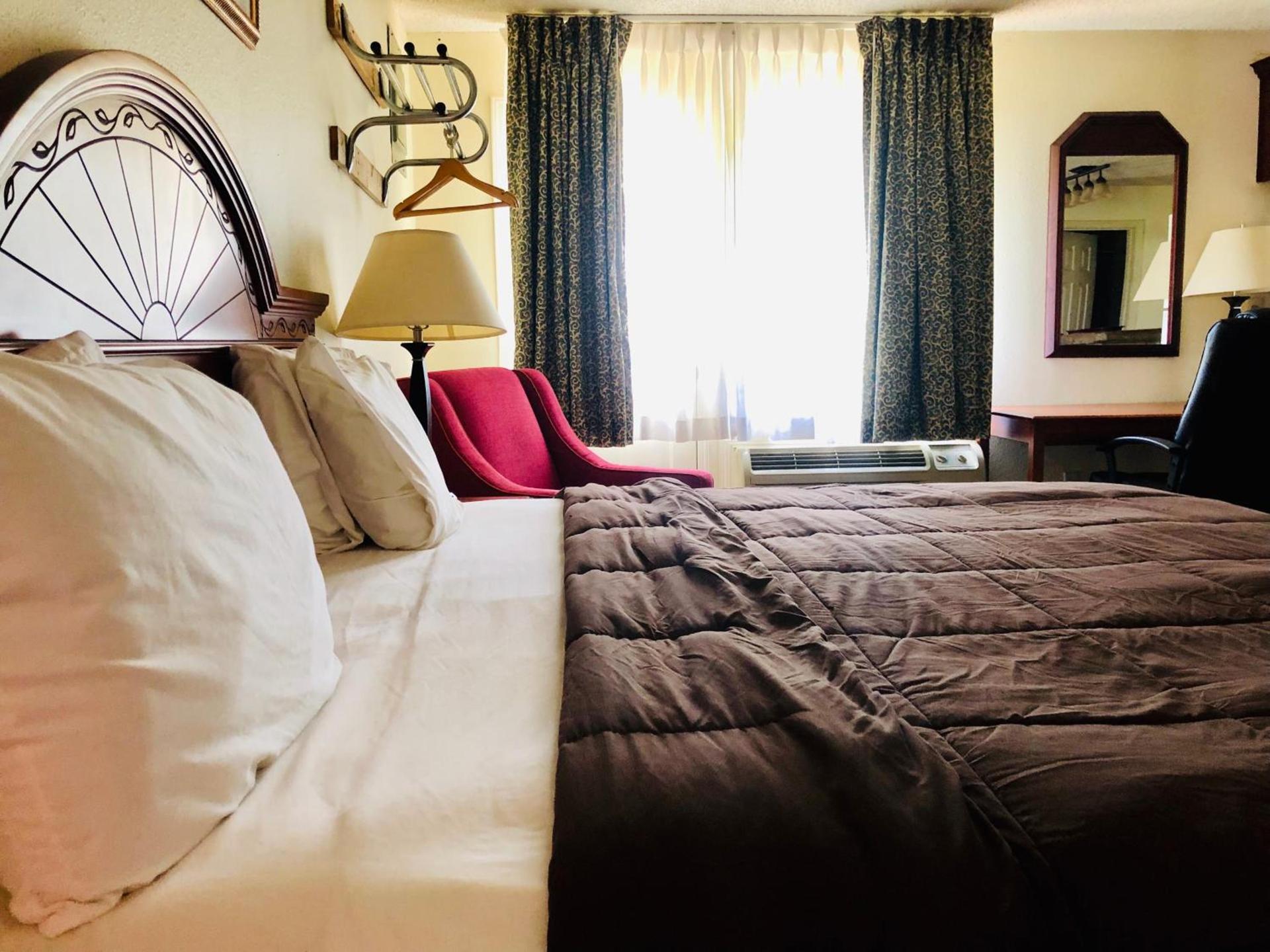 Ozark Inn & Suites photo 33