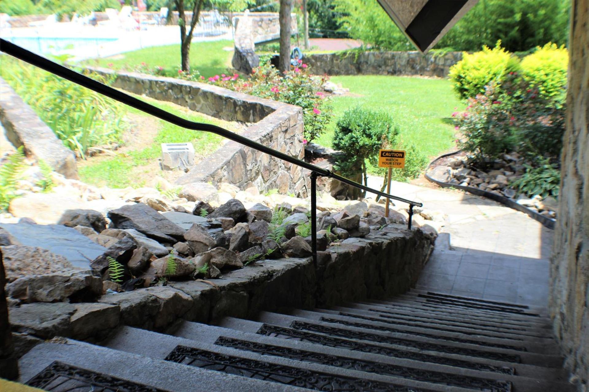 Fabulous Chalet Inn photo 56
