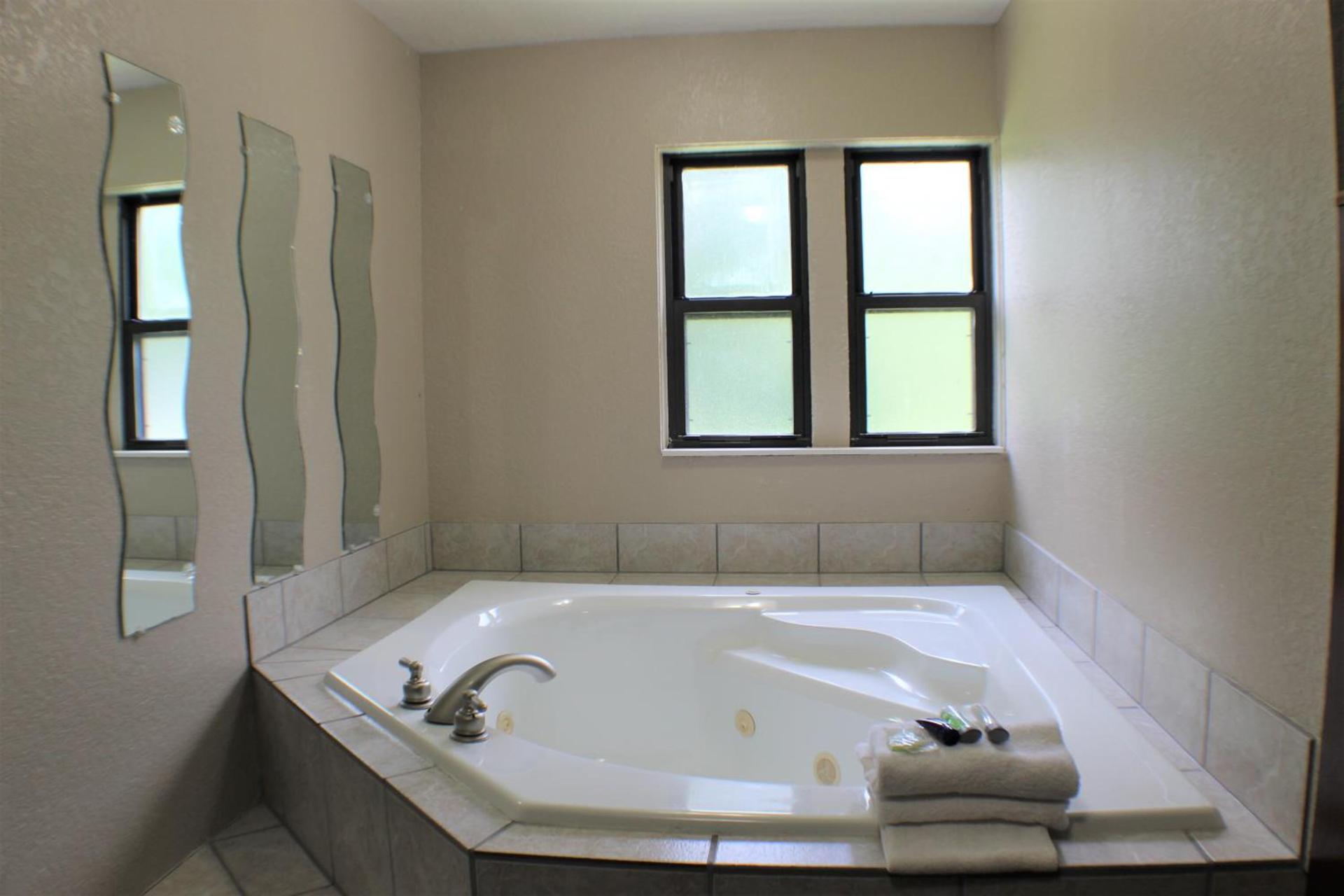 Fabulous Chalet Inn photo 60