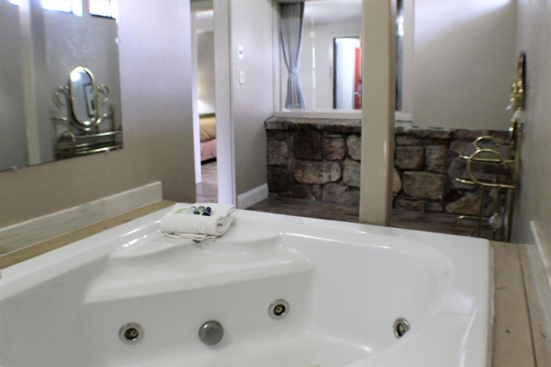 Fabulous Chalet Inn photo 58
