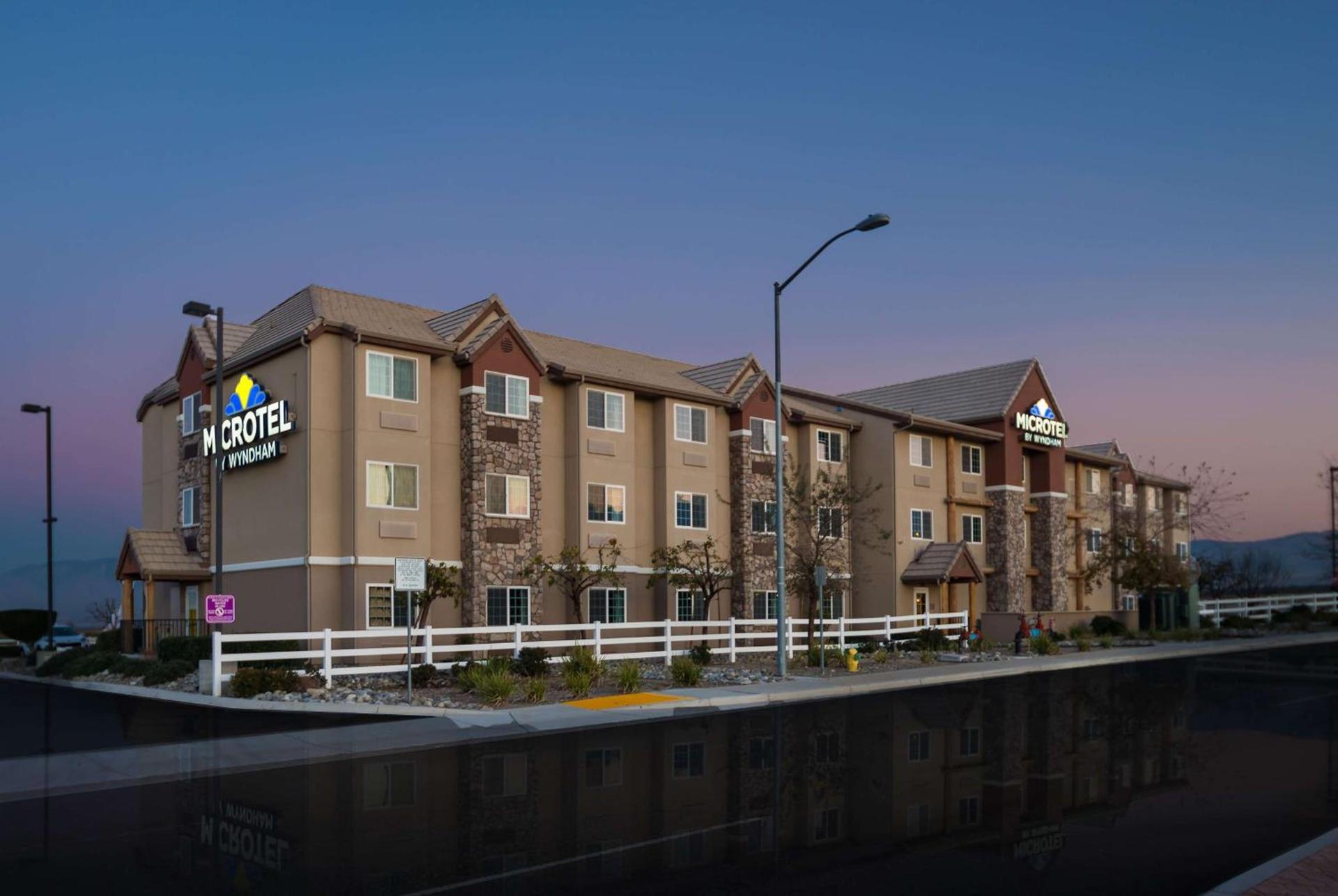 Microtel Inn & Suites by Wyndham Wheeler Ridge photo 2