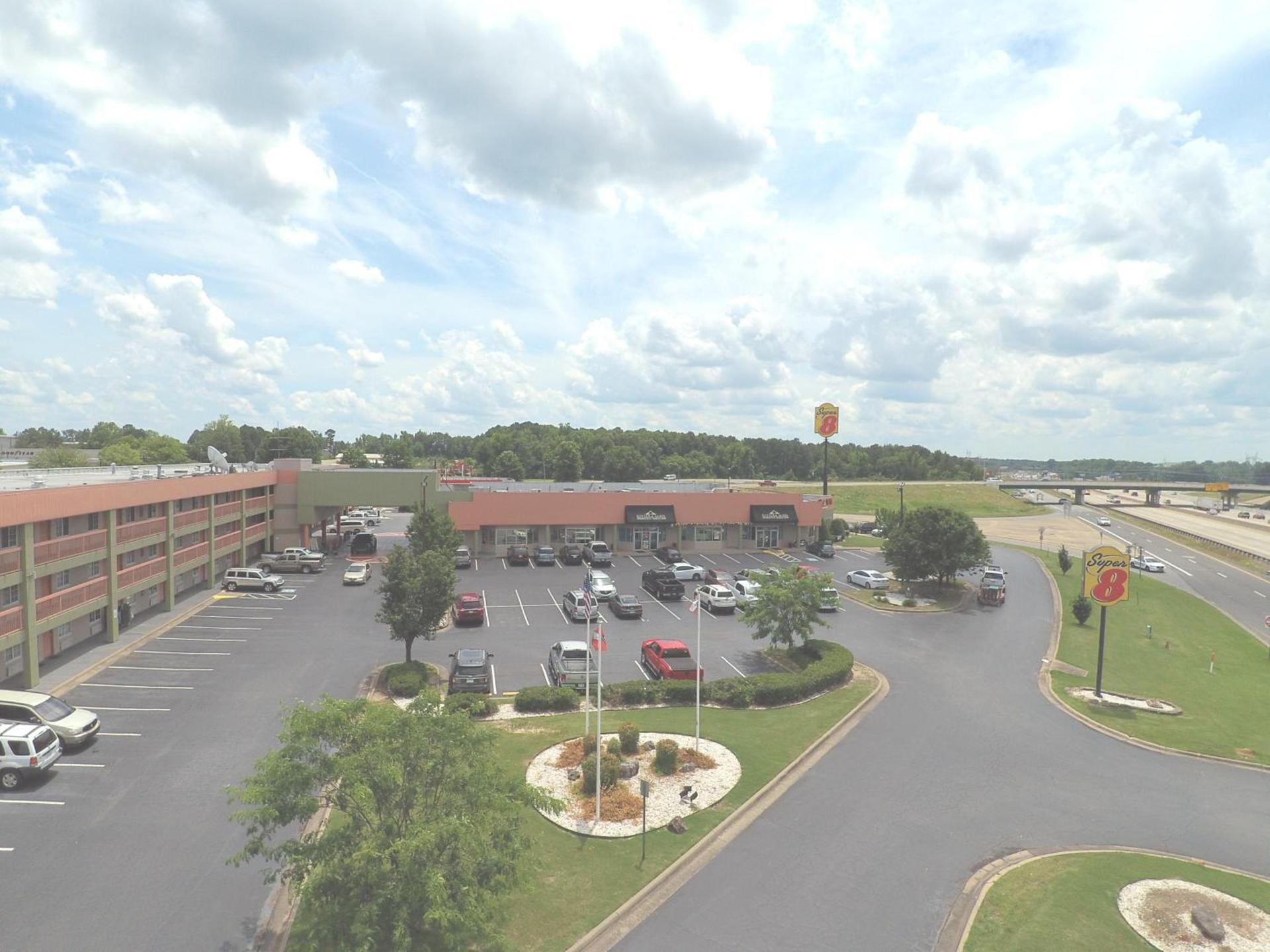 Super 8 by Wyndham Little Rock/Otter Creek photo 1