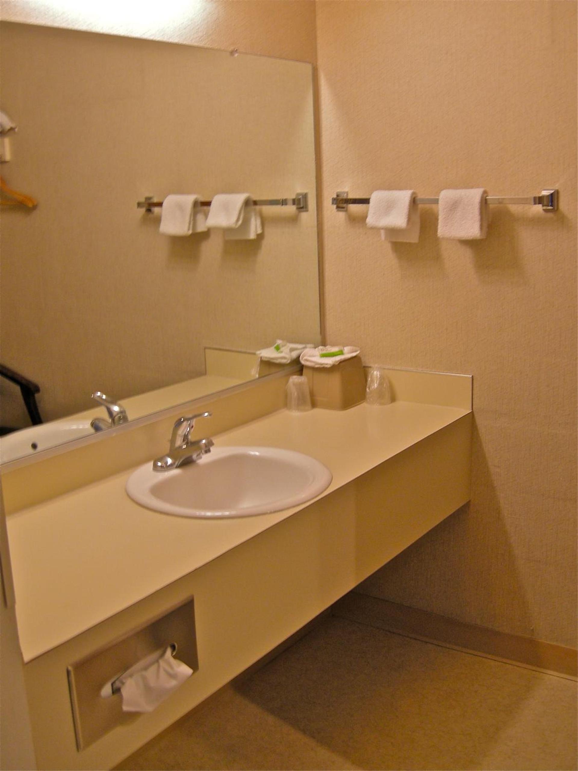 Royal Motor Inn photo 33