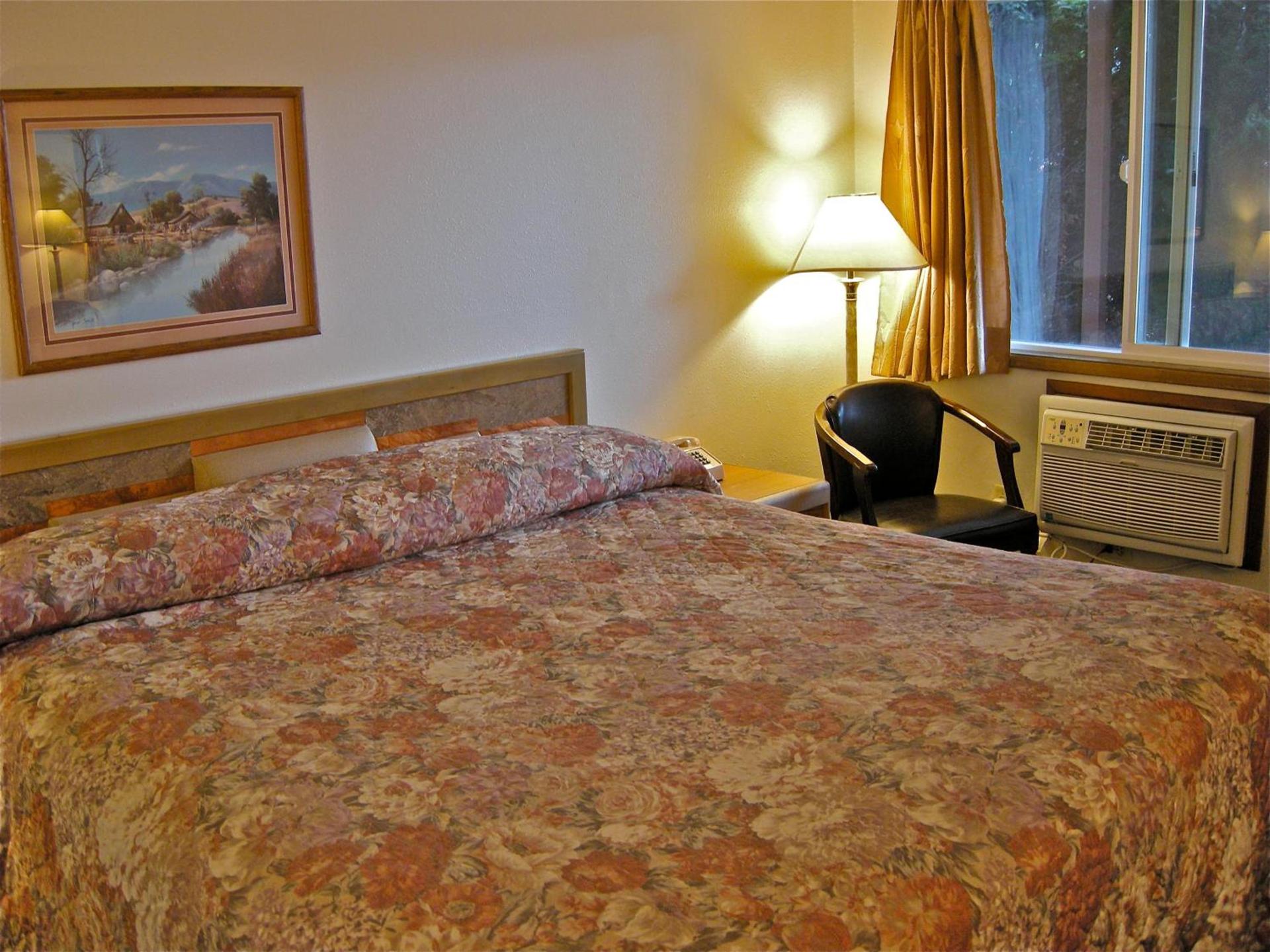 Royal Motor Inn photo 27